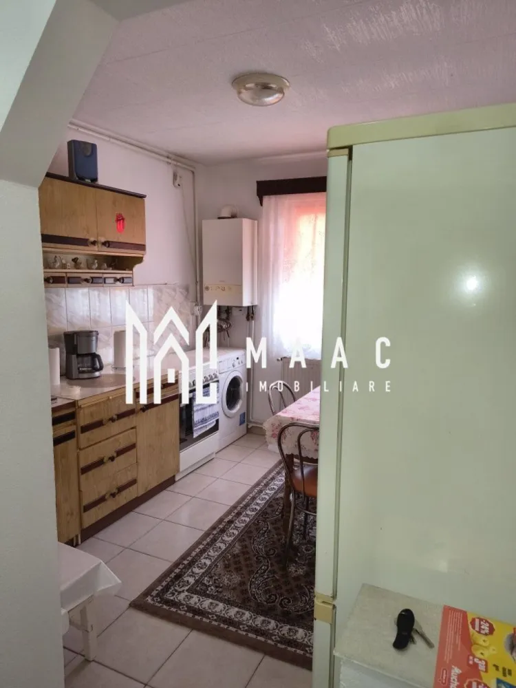 Apartament 1 Cameră | Decomandat | Mobilat | Vasile Aron - MAAC Imobiliare vă propune spre vânzare un apartament cu 1 cameră, decomandat, situat în cartierul Vasile Aron. Proprietatea este ideală atât pentru locuit, cât și pentru investiție, datorită poziționării și compartimentării eficiente.

Caracteristici principale

• suprafață utila 27 mp
• compartimentare decomandată
• etaj 4
• spațiu bine organizat și luminos
• ideal pentru o persoană sau un cuplu

Compartimentare și dotări

• cameră spațioasă și primitoare
• bucătărie separată
• baie
• hol de acces
• se vinde mobilat

Localizare și avantaje

• situat în cartierul Vasile Aron, zona Semaforului
• acces facil către magazine, farmacii și mijloace de transport în comun
• în apropiere de școli și alte puncte de interes
• zonă bine conectată la restul orașului

Beneficii

• potrivit pentru locuit sau investiție
• compartimentare practică
• disponibil pentru mutare rapidă
• costuri reduse de întreținere

Pentru mai multe detalii și programarea unei vizionări, vă rugăm să ne contactați și să menționați ID-ul proprietății: CP3096187.