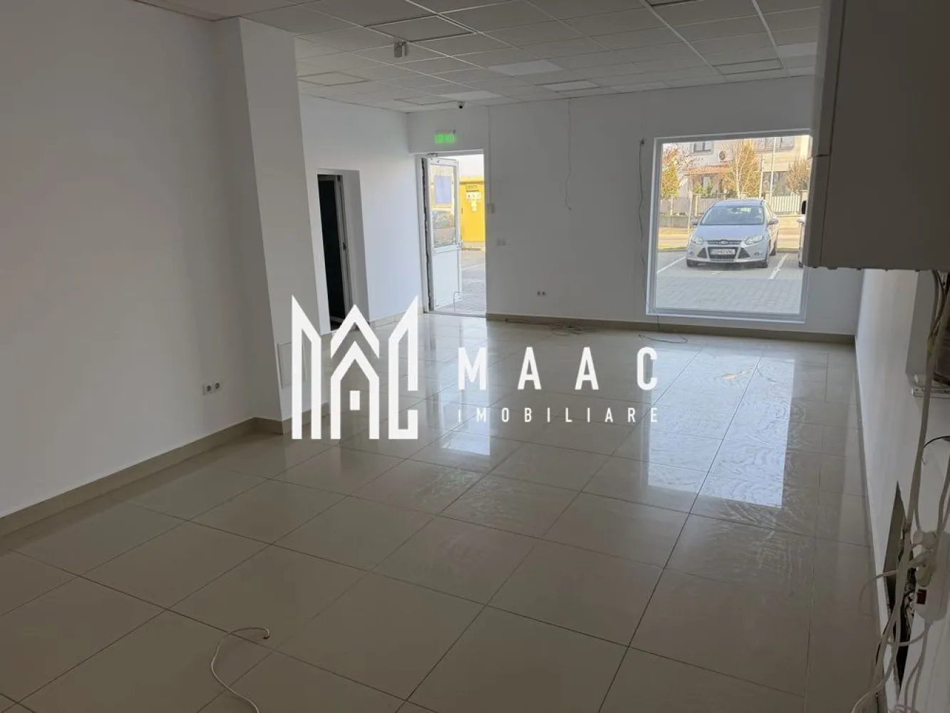 Spatiu comercial | 54 mp | Lacul Binder - De închiriat spațiu comercial 54mp,compus din 2 încăperi+grup sanitar,zona Deventer Residence (lacul lui Binder), la strada.
Dotări:
-încălzire pardoseală
-aer condiționat
-6 camere supraveghere
-alarmă
-2 locuri parcare
Preț 590 euro+tva(se oferă factură).
Renovat!Disponibil imediat!

Pentru mai multe informații și programarea unei vizionări, echipa MAAC Imobiliare vă stă la dispoziție, vă rog să specificați CP3089595