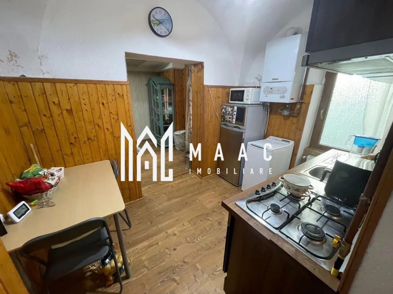 Garsoniera | Ultracentral | 50 mp - MAAC Imobiliare vă propune spre închiriere o garsonieră situata in zona centrala a orasului, o locație apreciată pentru accesul facil către punctele de interes. Proprietatea este ideală pentru o persoană sau un cuplu care își dorește o locuință modernă, complet echipată și disponibilă imediat.

Garsoniera este complet mobilată și utilată, oferind un spațiu practic și confortabil pentru locuire, situata într-o zonă linistita in centrul orasului.

Garsoniera este disponibilă imediat.

Caracteristici:
-Amplasare la parterul imobilului
-Zonă centrala
-Complet mobilată și utilată
-Aproape de supermarketuri
-Acces facil la mijloace de transport
-Aproape de școli
-Disponibilitate imediată
-Nu se acceptă animale de companie

Se percepe o garanție în cuantumul unei chirii lunare. 

Nu se acceptă animale de companie.

Pentru mai multe detalii, vă rugăm să menționați telefonic numărul CP3111631.