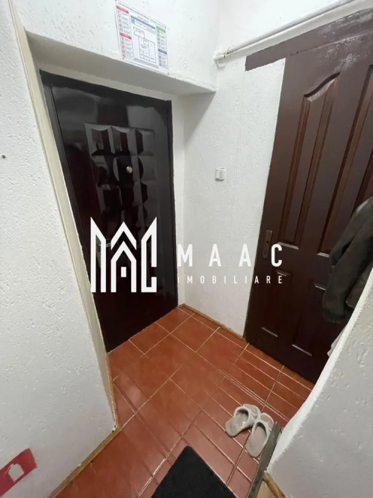 Garsoniera | Ultracentral | 50 mp - MAAC Imobiliare vă propune spre închiriere o garsonieră situata in zona centrala a orasului, o locație apreciată pentru accesul facil către punctele de interes. Proprietatea este ideală pentru o persoană sau un cuplu care își dorește o locuință modernă, complet echipată și disponibilă imediat.

Garsoniera este complet mobilată și utilată, oferind un spațiu practic și confortabil pentru locuire, situata într-o zonă linistita in centrul orasului.

Garsoniera este disponibilă imediat.

Caracteristici:
-Amplasare la parterul imobilului
-Zonă centrala
-Complet mobilată și utilată
-Aproape de supermarketuri
-Acces facil la mijloace de transport
-Aproape de școli
-Disponibilitate imediată
-Nu se acceptă animale de companie

Se percepe o garanție în cuantumul unei chirii lunare. 

Nu se acceptă animale de companie.

Pentru mai multe detalii, vă rugăm să menționați telefonic numărul CP3111631.