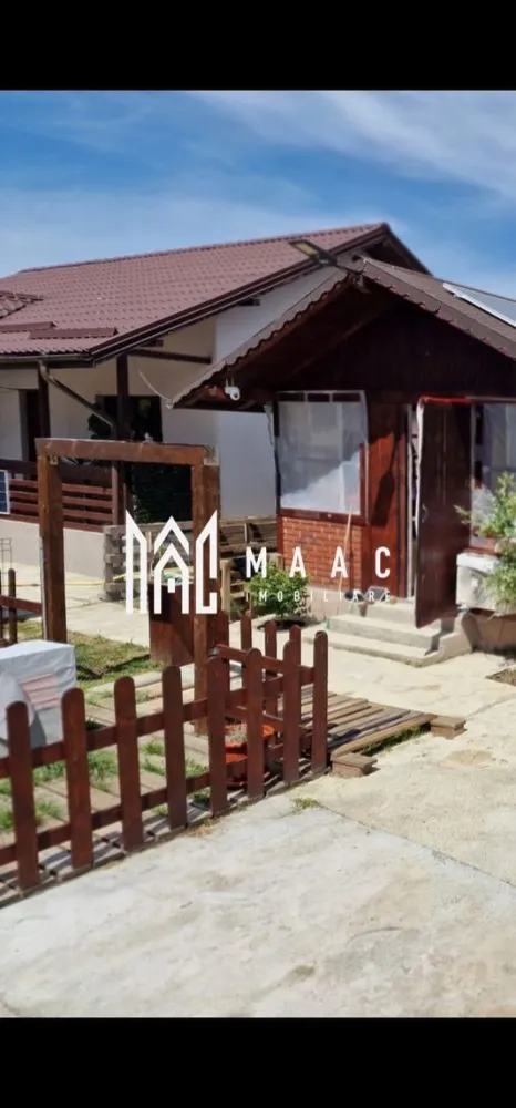 Casa Ostroveni |80 mpu | - MAAC Imobiliare vă propune spre vânzare o casă modernă P+M, situată în Ostroveni Sat, una dintre cele mai apreciate și accesibile zone rezidențiale din Râmnicu Vâlcea, în apropierea restaurantului Mezza Luna. Proprietatea impresionează prin designul modern, construcția recentă și poziționarea excelentă, fiind ideală pentru o familie care își dorește confort, liniște și acces rapid către oraș.
Finalizată în anul 2023, locuința oferă un ambient primitor, spații bine optimizate și avantajul unei construcții noi realizate cu materiale de calitate.
Caracteristici:
Casă modernă P+M
Situată în Ostroveni – zona Mezza Luna
Suprafață utilă de 80 mp
Construcție finalizată în 2023
2 camere spațioase și luminoase
Ideală pentru locuit permanent sau investiție
Zonă liniștită și rezidențială
Compartimentare:
Living luminos și primitor
Dormitor spațios
Bucătărie
Baie
Hol și spații de depozitare
Compartimentare practică și eficientă
Utilități:
Curent electric
Apă
Canalizare
Gaz
Dotări și beneficii:
Construcție nouă
Materiale de calitate
Spații moderne și bine organizate
Locuință pregătită pentru mutare
Confort și intimitate
Avantaje:
Poziționare excelentă, în spatele restaurantului Mezza Luna
Acces rapid către oraș
Aproape de magazine, școli și mijloace de transport
Zonă liniștită și sigură
Ideală pentru familie tânără
Alternativă perfectă la locuința de bloc
Preț: 250.000 Euro ușor negociabil
Pentru mai multe informații și programarea unei vizionări, echipa MAAC Imobiliare vă stă la dispoziție.ID 3114855