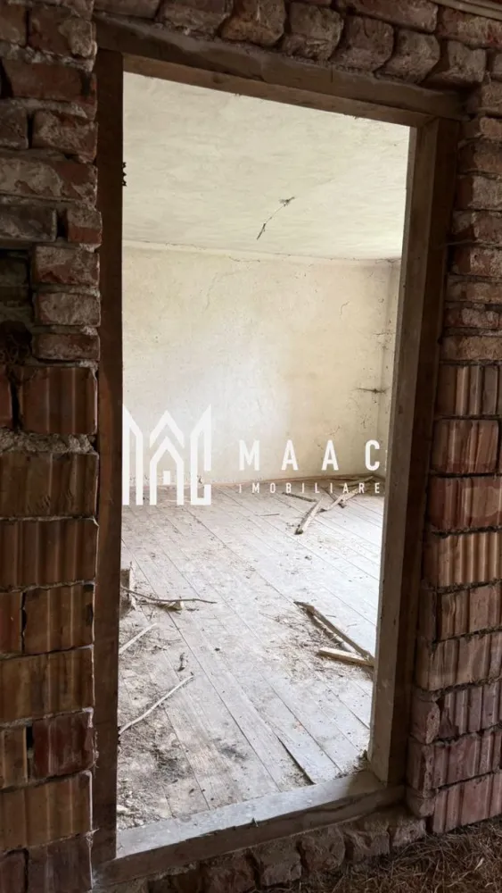 casa de vanzare | zona linistita | sat Maldaresti. - MAAC Imobiliare vă propune spre vânzare o proprietate deosebită, situată în pitoreasca zonă Măldărești, una dintre cele mai apreciate destinații turistice din județul Vâlcea. Renumită pentru farmecul său autentic și pentru obiectivele istorice deosebite precum Conacul lui Maldăr și Odaile Brâncovenești, localitatea atrage anual turiști în căutarea liniștii, tradiției și peisajelor spectaculoase.

Proprietatea dispune de 8 camere spațioase și este amplasată pe un teren generos de 2.500 mp, beneficiind suplimentar de încă 1.000 mp teren situat vis-a-vis, oferind multiple posibilități de amenajare sau investiție.

Casa beneficiază de utilități precum curent electric și apă, fiind ideală atât pentru locuință permanentă, casă de vacanță, cât și pentru dezvoltarea unei activități turistice, datorită poziționării excelente într-o zonă cu puternic potențial turistic.

Atmosfera autentică a locului, liniștea naturii și apropierea de atracțiile istorice transformă această proprietate într-o oportunitate rară pentru cei care își doresc un colț de poveste în inima Olteniei de sub munte.

Pentru mai multe detalii și programarea unei vizionări, vă rugăm să contactați MAAC Imobiliare și să menționați la telefon numărul CP3115491