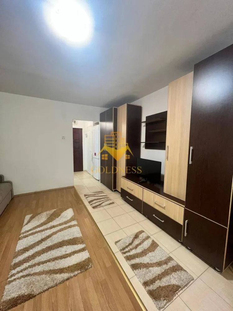 1 Camera, Marasti, Ira, Leroy Merlin, FSEGA, Expo Transilvania - GOLDNESS Imobiliare vă propune spre închiriere o garsonieră semidecomandată complet mobilată și utilată, cu o suprafață de 33 m², la parter într-un imobil de 4 etaje, în apropierea Expo Transilvania și FSEGA.
Se află în apropierea stațiilor de transport în comun, magazine, restaurante, spații verzi, farmacii, etc.

Apartamentul este compartimentat astfel:
 * camera cu canapea extensibila, TV, comodă TV, dressing.
 * baie complet utilată cu cada, calorifer port prosop și dulap pentru depozitare.
 * Bucătăria este dotată cu aragaz, frigider, cuptor, cuptor cu microunde.
 * Imobilul este dotat cu termoficare, mașină de spălat haine, etc.

Dacă sunteți interesați de acest apartament și doriți să îl vizionați, dar și pentru alte oferte nu ezitați să ne contactați telefonic sau prin e-mail. Vă stăm la dispoziție!
Pentru intermediere se percepe un comision de 50% din prețul chiriei!