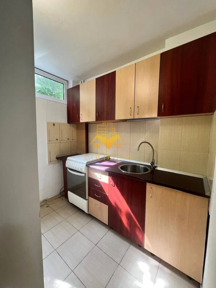 1 Camera, Marasti, Ira, Leroy Merlin, FSEGA, Expo Transilvania - GOLDNESS Imobiliare vă propune spre închiriere o garsonieră semidecomandată complet mobilată și utilată, cu o suprafață de 33 m², la parter într-un imobil de 4 etaje, în apropierea Expo Transilvania și FSEGA.
Se află în apropierea stațiilor de transport în comun, magazine, restaurante, spații verzi, farmacii, etc.

Apartamentul este compartimentat astfel:
 * camera cu canapea extensibila, TV, comodă TV, dressing.
 * baie complet utilată cu cada, calorifer port prosop și dulap pentru depozitare.
 * Bucătăria este dotată cu aragaz, frigider, cuptor, cuptor cu microunde.
 * Imobilul este dotat cu termoficare, mașină de spălat haine, etc.

Dacă sunteți interesați de acest apartament și doriți să îl vizionați, dar și pentru alte oferte nu ezitați să ne contactați telefonic sau prin e-mail. Vă stăm la dispoziție!
Pentru intermediere se percepe un comision de 50% din prețul chiriei!