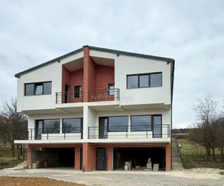 Casa tip duplex, 4 camere, 143mp, zona Chinteni