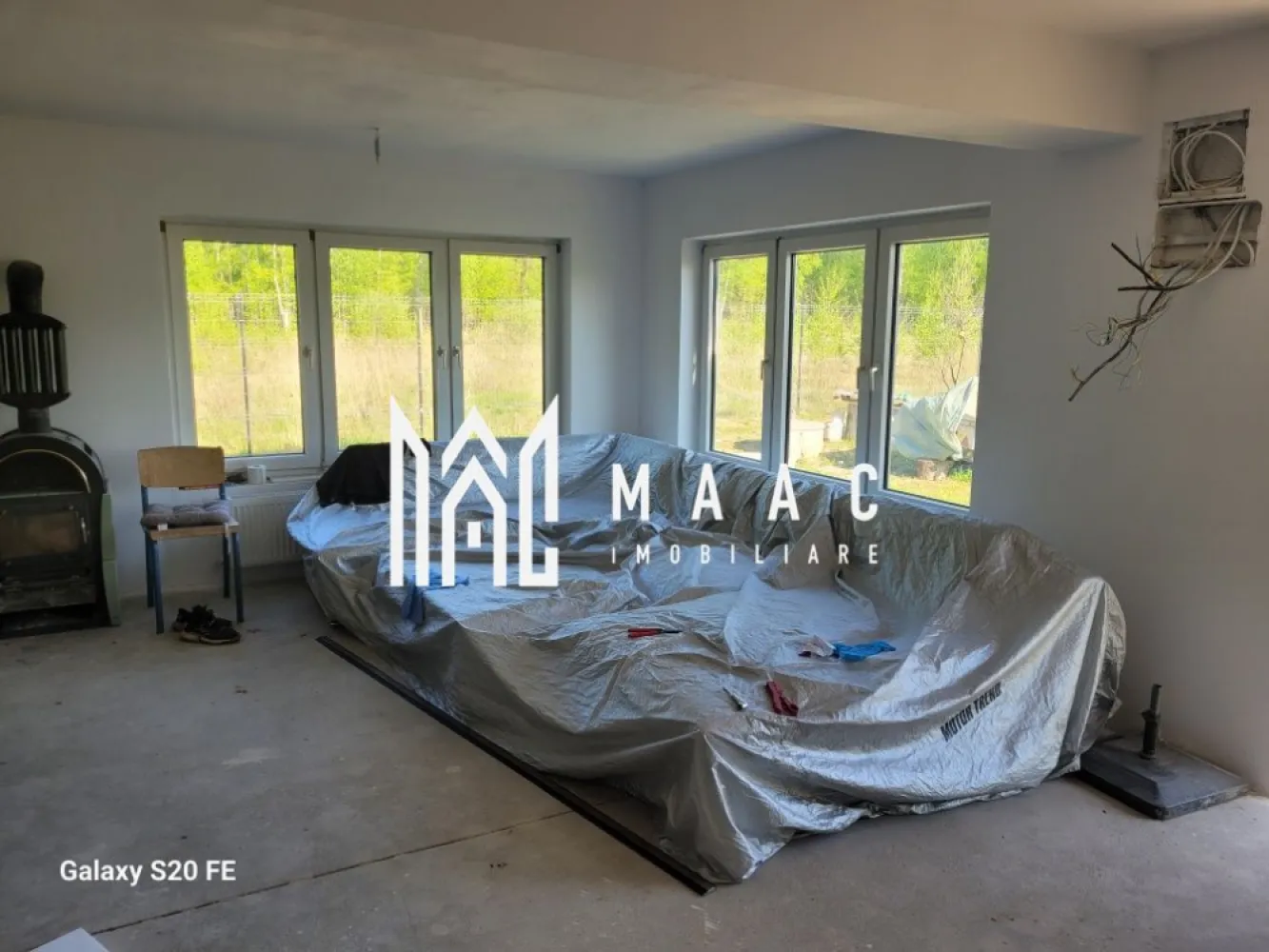 Casă Valea Avrigului | 1050 mp teren | Lângă Brambura Park | Intabulată - MAAC Imobiliare vă propune spre vânzare o proprietate situată în Valea Avrigului, într-o zonă deosebită, în imediata apropiere de Brambura Park, ideală pentru locuință permanentă, casă de vacanță sau investiție turistică.

 Detalii proprietate
Suprafață teren: 1050 mp
Casă construită din cărămidă
Proprietate împrejmuită cu gard din panou bordurat
Casă intabulată, cu toate actele la zi
 Compartimentare
 Parter
Living cu bucătărie open-space
Dormitor
Baie
 Etaj
2 dormitoare cu băi proprii
Dressing
 Stadiu & dotări
Interior zugrăvit
Calorifere montate
Uși montate la etaj
Baia de la parter finalizată
 Utilități
Fântână proprie cu 9 tuburi (debit foarte bun de apă)
Fosă septică ecologică – 3500 L
 Avantaje
Zonă turistică foarte căutată
Aproape de Brambura Park
Teren generos
Ideală pentru relaxare, turism sau investiție
Intimitate și peisaj deosebit

📞 Contactează-ne pentru mai multe detalii sau pentru a programa o vizionare, menționează CP3114921!
