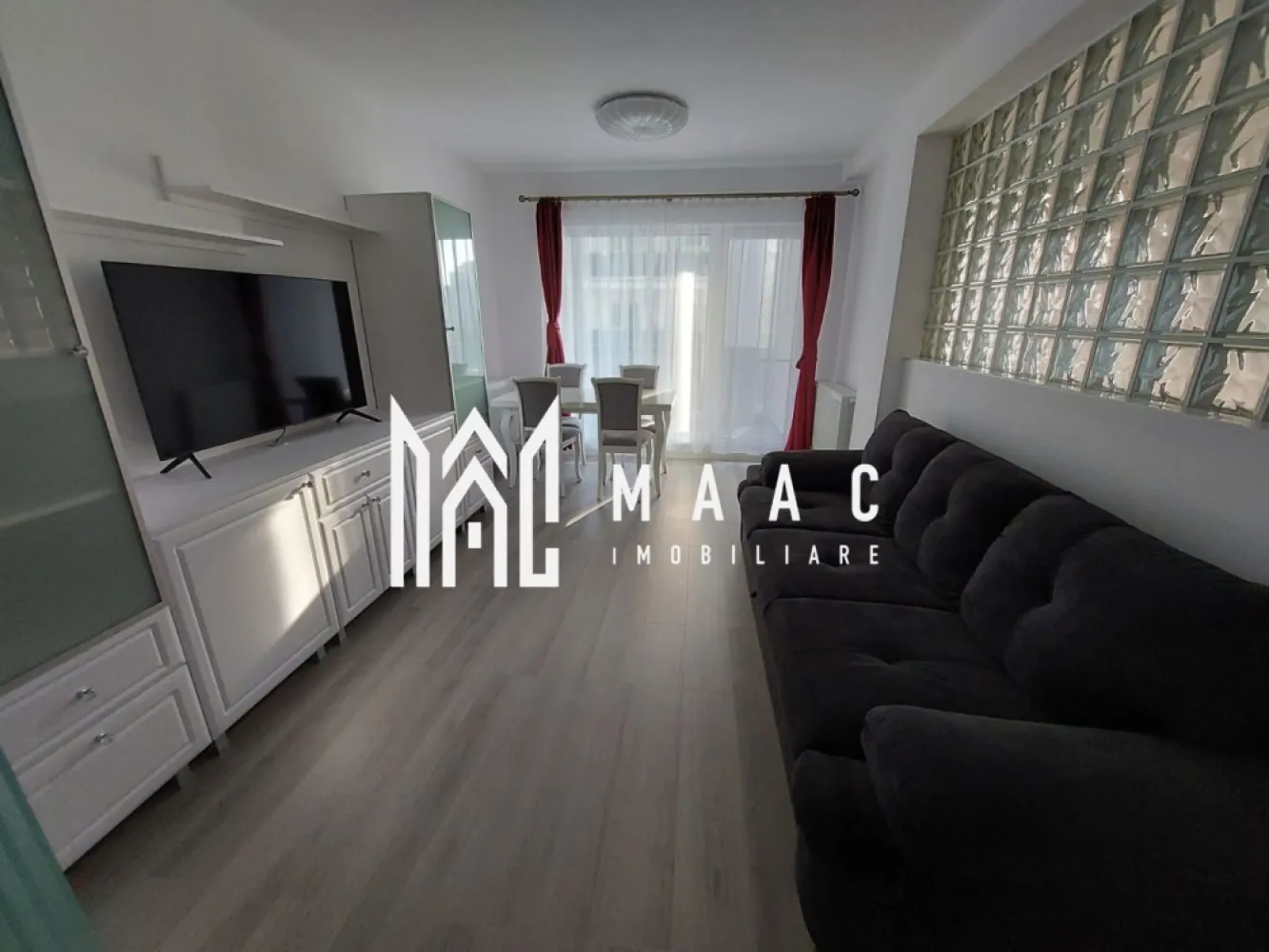 Apartament 3 Camere I Decomandat I Etaj 1 I Zona Kogalniceanu - Maac Imobiliare oferă spre vânzare un apartament spațios cu 3 camere decomandate, având o suprafață utilă de 71 mp, situat la etajul 1 al unui imobil amplasat în zona Kogălniceanu – o locație apreciată pentru accesibilitate, confort și proximitatea față de principalele puncte de interes ale orașului.

Locuința este complet mobilată și utilată, fiind ideală pentru mutare imediată, fără investiții suplimentare.

Caracteristici:
Suprafață utilă: 71 mp
3 camere decomandate
Etaj 1 – poziție excelentă
Complet mobilat și utilat
Compartimentare practică și eficientă
Apartament bine întreținut

Avantaje:
Ideal pentru familie
Potrivit și pentru investiție
Mutare imediată
Zonă bine cotată, cu acces rapid către centru, școli, magazine și transport public
Etaj inferior, ușor accesibil

Localizare:
Zona Kogălniceanu
Cartier apreciat, cu infrastructură completă și acces facil

O proprietate generoasă, bine poziționată și pregătită pentru noul proprietar, reprezentând o alegere excelentă atât pentru locuire, cât și pentru investiție.

Pentru informati si vizionari: CP3064543
