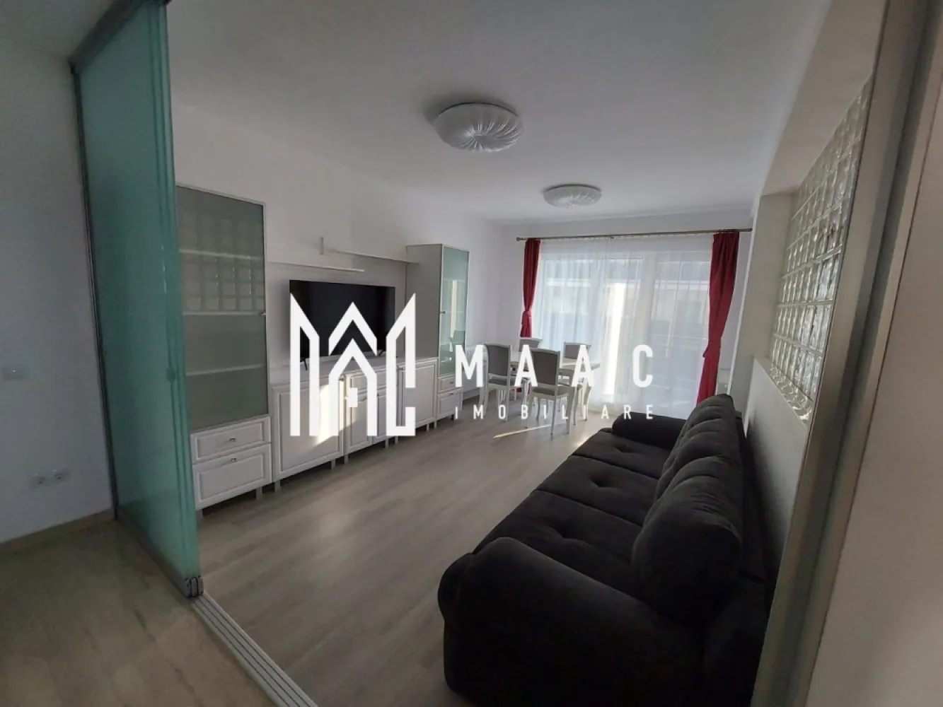 Apartament 3 Camere I Decomandat I Etaj 1 I Zona Kogalniceanu - Maac Imobiliare oferă spre vânzare un apartament spațios cu 3 camere decomandate, având o suprafață utilă de 71 mp, situat la etajul 1 al unui imobil amplasat în zona Kogălniceanu – o locație apreciată pentru accesibilitate, confort și proximitatea față de principalele puncte de interes ale orașului.

Locuința este complet mobilată și utilată, fiind ideală pentru mutare imediată, fără investiții suplimentare.

Caracteristici:
Suprafață utilă: 71 mp
3 camere decomandate
Etaj 1 – poziție excelentă
Complet mobilat și utilat
Compartimentare practică și eficientă
Apartament bine întreținut

Avantaje:
Ideal pentru familie
Potrivit și pentru investiție
Mutare imediată
Zonă bine cotată, cu acces rapid către centru, școli, magazine și transport public
Etaj inferior, ușor accesibil

Localizare:
Zona Kogălniceanu
Cartier apreciat, cu infrastructură completă și acces facil

O proprietate generoasă, bine poziționată și pregătită pentru noul proprietar, reprezentând o alegere excelentă atât pentru locuire, cât și pentru investiție.

Pentru informati si vizionari: CP3064543