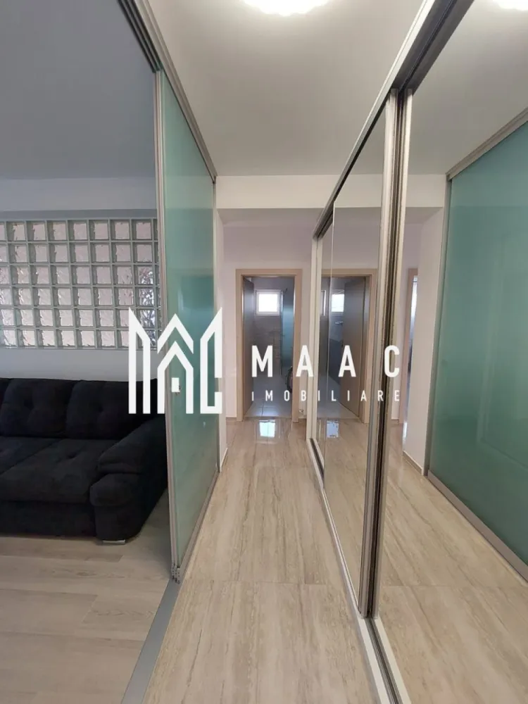 Apartament 3 Camere I Decomandat I Etaj 1 I Zona Kogalniceanu - Maac Imobiliare oferă spre vânzare un apartament spațios cu 3 camere decomandate, având o suprafață utilă de 71 mp, situat la etajul 1 al unui imobil amplasat în zona Kogălniceanu – o locație apreciată pentru accesibilitate, confort și proximitatea față de principalele puncte de interes ale orașului.

Locuința este complet mobilată și utilată, fiind ideală pentru mutare imediată, fără investiții suplimentare.

Caracteristici:
Suprafață utilă: 71 mp
3 camere decomandate
Etaj 1 – poziție excelentă
Complet mobilat și utilat
Compartimentare practică și eficientă
Apartament bine întreținut

Avantaje:
Ideal pentru familie
Potrivit și pentru investiție
Mutare imediată
Zonă bine cotată, cu acces rapid către centru, școli, magazine și transport public
Etaj inferior, ușor accesibil

Localizare:
Zona Kogălniceanu
Cartier apreciat, cu infrastructură completă și acces facil

O proprietate generoasă, bine poziționată și pregătită pentru noul proprietar, reprezentând o alegere excelentă atât pentru locuire, cât și pentru investiție.

Pentru informati si vizionari: CP3064543