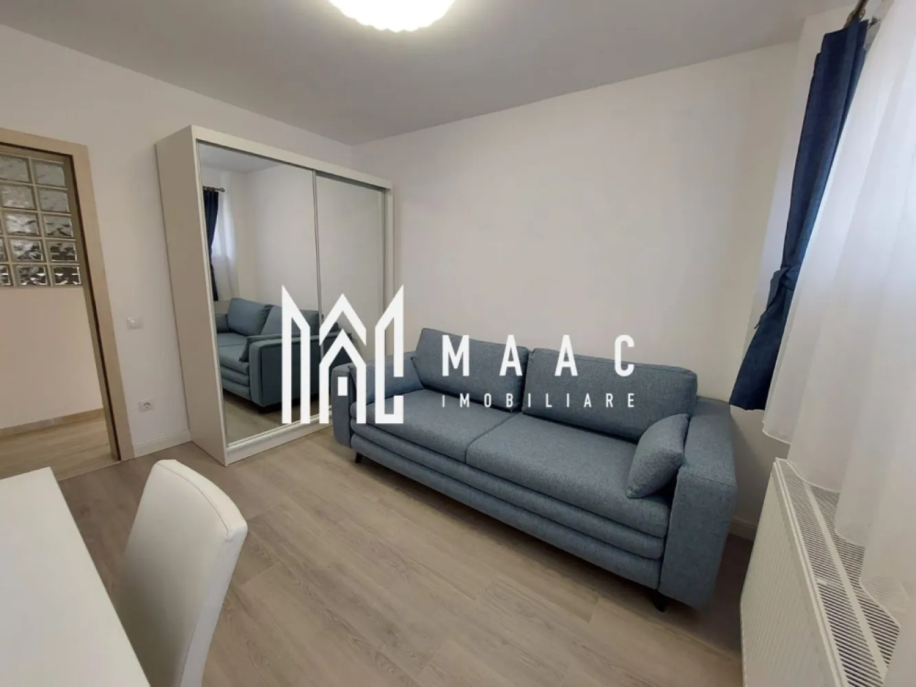 Apartament 3 Camere I Decomandat I Etaj 1 I Zona Kogalniceanu - Maac Imobiliare oferă spre vânzare un apartament spațios cu 3 camere decomandate, având o suprafață utilă de 71 mp, situat la etajul 1 al unui imobil amplasat în zona Kogălniceanu – o locație apreciată pentru accesibilitate, confort și proximitatea față de principalele puncte de interes ale orașului.

Locuința este complet mobilată și utilată, fiind ideală pentru mutare imediată, fără investiții suplimentare.

Caracteristici:
Suprafață utilă: 71 mp
3 camere decomandate
Etaj 1 – poziție excelentă
Complet mobilat și utilat
Compartimentare practică și eficientă
Apartament bine întreținut

Avantaje:
Ideal pentru familie
Potrivit și pentru investiție
Mutare imediată
Zonă bine cotată, cu acces rapid către centru, școli, magazine și transport public
Etaj inferior, ușor accesibil

Localizare:
Zona Kogălniceanu
Cartier apreciat, cu infrastructură completă și acces facil

O proprietate generoasă, bine poziționată și pregătită pentru noul proprietar, reprezentând o alegere excelentă atât pentru locuire, cât și pentru investiție.

Pentru informati si vizionari: CP3064543