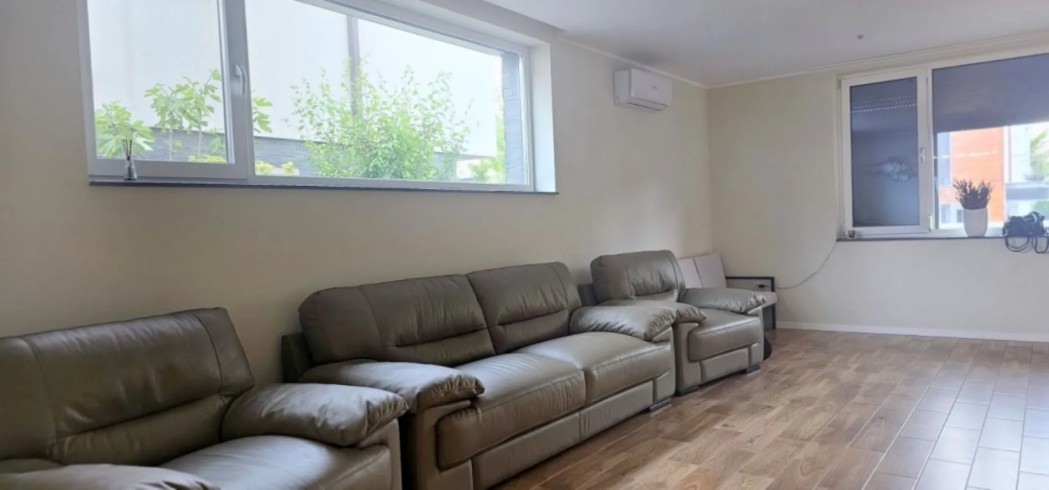 De vânzare casă premium tip duplex, vedere spre Lacul Brates, comision 0%