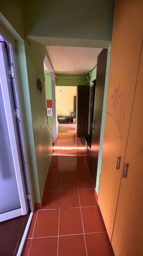 Apartament cu 2 camere de închiriat | Cluj | strada Primăverii - Dacă îți dorești un apartament luminos, bine compartimentat și poziționat într-o zonă cu acces facil către toate punctele de interes ale orașului, această proprietate din Mănăștur poate fi alegerea potrivită.Apartamentul este decomandat, situat la etajul 9 din 10, într-un imobil bine întreținut, cu lift și scară curată. Are o suprafață de 47 mp și beneficiază de orientare vestică, oferind lumină naturală și o vedere deschisă pe tot parcursul după-amiezii.Compartimentare:• living spațios• dormitor separat• bucătărie mobilată și utilată• baie cu cadăLocuința se închiriază complet mobilată și este dotată cu aer condiționat și centrală termică proprie.Zona oferă acces rapid către mijloace de transport în comun, magazine, farmacii, supermarketuri și alte facilități importante pentru un stil de viață confortabil.Potrivit pentru cuplu, studenți sau tineri profesioniști.Preț: 460 € negociabilId:86/23Pentru mai multe informații și programarea unei vizionări, vă stăm cu drag la dispoziție.0784 878 355