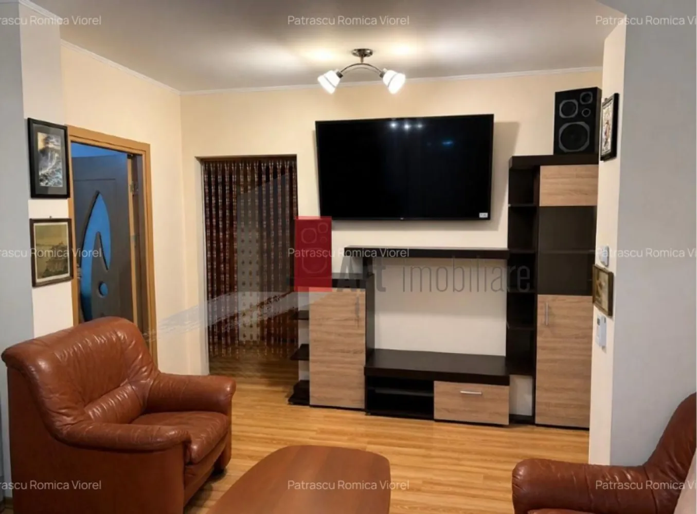 APARTAMENT 4 CAMERE SEBASTIAN - Va prezentam spre vanzare un apartament de 4 camere situat in zona Sebastian,
 aproape de Prosper intr-un bloc de apartamente la etajul7/8, si suprafata de 93mp.

 Apartamentul are living, 3 dormitoare , 2 bai, bucatarie, hol , debara , balcon.
 Comfortul termic este asigurat de la reteua centralizata de stat.
 
 Pentru mai multe detalii sau vizionare sunati la 0722 371 033.