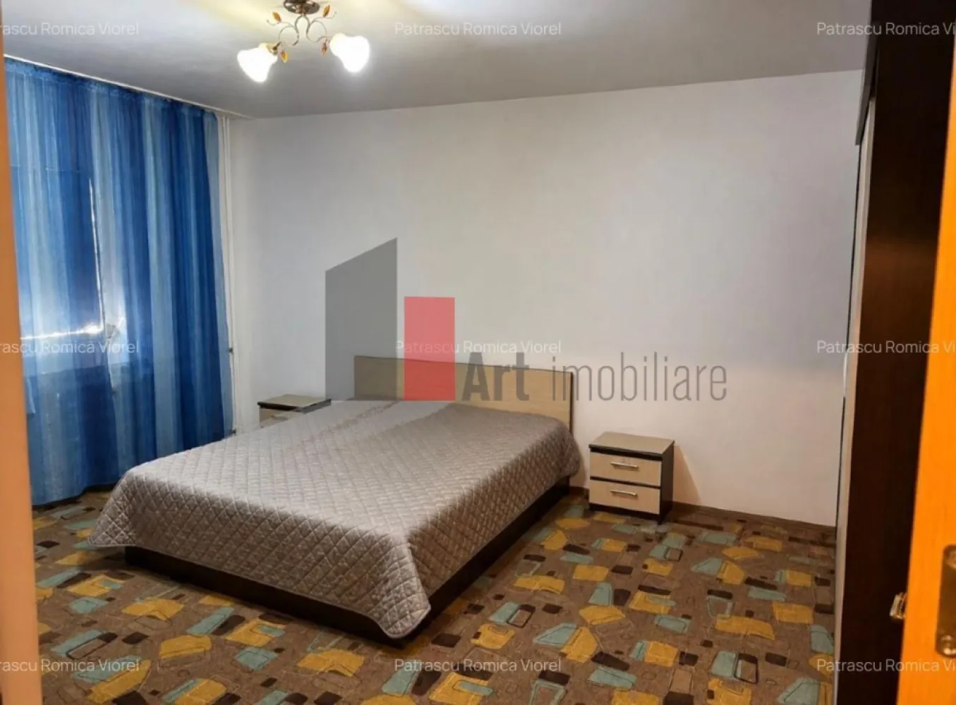APARTAMENT 4 CAMERE SEBASTIAN - Va prezentam spre vanzare un apartament de 4 camere situat in zona Sebastian,
 aproape de Prosper intr-un bloc de apartamente la etajul7/8, si suprafata de 93mp.

 Apartamentul are living, 3 dormitoare , 2 bai, bucatarie, hol , debara , balcon.
 Comfortul termic este asigurat de la reteua centralizata de stat.
 
 Pentru mai multe detalii sau vizionare sunati la 0722 371 033.