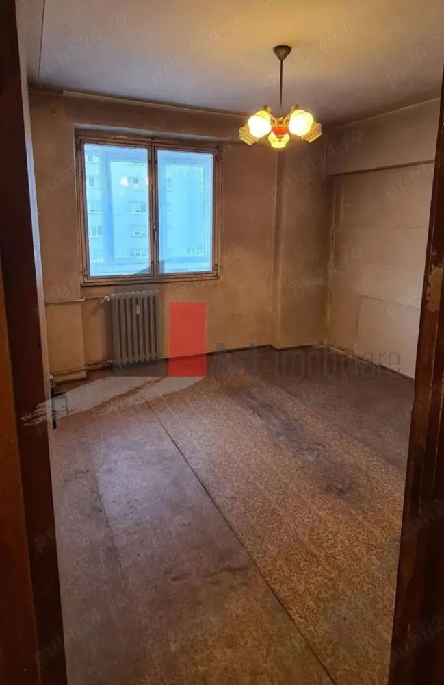 APARTAMENT 3 CAMERE LACUL TEI - Va prezentam spre vanzare un apartament de 3 camere situat pe bulevardul
 Lacul Tei intr-un bloc de apartamente la etajul 1 din 10 in suprafata de 60mp utili.
 Apartamentul se compune din living, 2 dormitoare,bucatarie, baie,hol si 
 necesita renovare completa.
 Comfortul termic este realizat de la sistemul centralizat .
 Pentru mai multe detalii sau vizionare sunati la 0722 371 033.