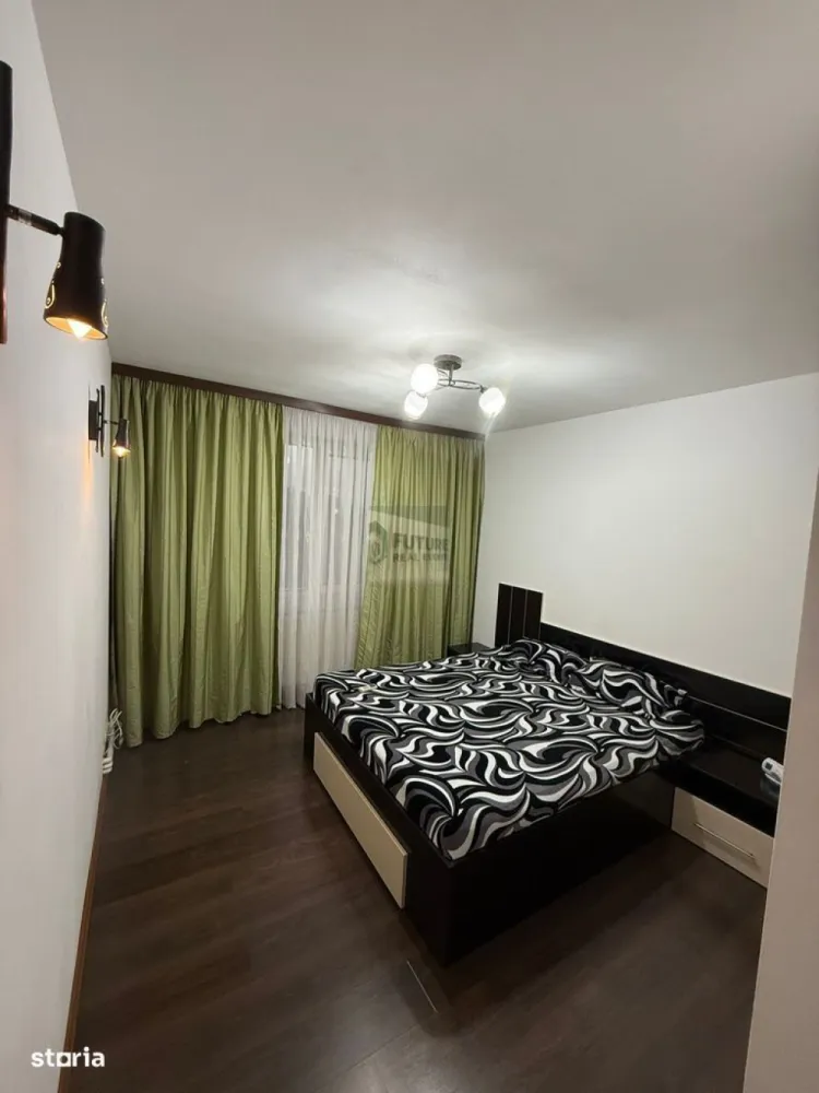 Închiriere Apartament 3 Camere – Spațios, Centrală Proprie, Parcare - Descriere proprietate Se oferă spre închiriere, pe termen lung, un apartament spațios și bine compartimentat cu 3 camere, situat în Sector 4, într-o zonă liniștită și bine poziționată. Locuința dispune de două băi, un avantaj important pentru familii sau pentru cei care doresc un plus de confort, precum și de centrală termică pe gaz, asigurând costuri reduse la întreținere și control individual al temperaturii. Apartamentul este amplasat la etajul 7 din 8, oferind lumină naturală bună și o priveliște deschisă. Compartimentare și spații auxiliare • Living luminos • Două dormitoare • Bucătărie separată • Balcon • Debara pentru depozitare • Beci • Două băi Dotări și facilități • Centrală termică proprie pe gaz • Loc de parcare inclus • Apartament gata de utilizare • Spații de depozitare bine organizate Avantaje locație • Zonă liniștită, ideală pentru familie sau cuplu • Acces facil către puncte de interes din Sector 4 • Apropiere de mijloace de transport, magazine și servicii • Ideal pentru cei care caută confort, siguranță și funcționalitate Condiții • Închiriere pe termen lung • Detalii privind chiria și garanția se discută telefonic • Vizionare disponibilă la cerere Contact Pentru informații suplimentare și programarea unei vizionări, vă rugăm să ne contactați direct. }}