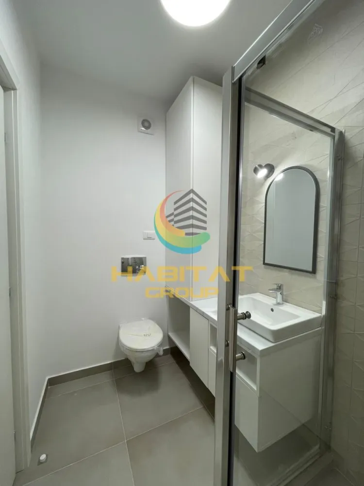 Apartament 2 camere mobilat Bd. Pipera - Va prezentam spre vanzare un apartament de 2 camere, decomandat, spatios, mobilat, cu o suprafata de 50 mp utili plus inca 10 mp de terasa, intr-un bloc boutique elegant. Dispune de loc de parcare. Pozitionat excelent

La parterul complexului de blocuri regasim spa, fitness, restaurant, piscina, supermarket, tot ce este necesar pentru o viata confortabila.

Apartamentul se vinde complet mobilat si utilat, beneficiaza de incalzire prin pardoseala,, cenrala termica proprie, finisaje premium.
Pozele sunt cu titlu de prezentare.
Mijloace de transport in comun la indemana.

Pret 127.000 plus tva. Loc parcare inclus in pret.
Pentru informatii/programare vizionare Bianca Albu 0768676697