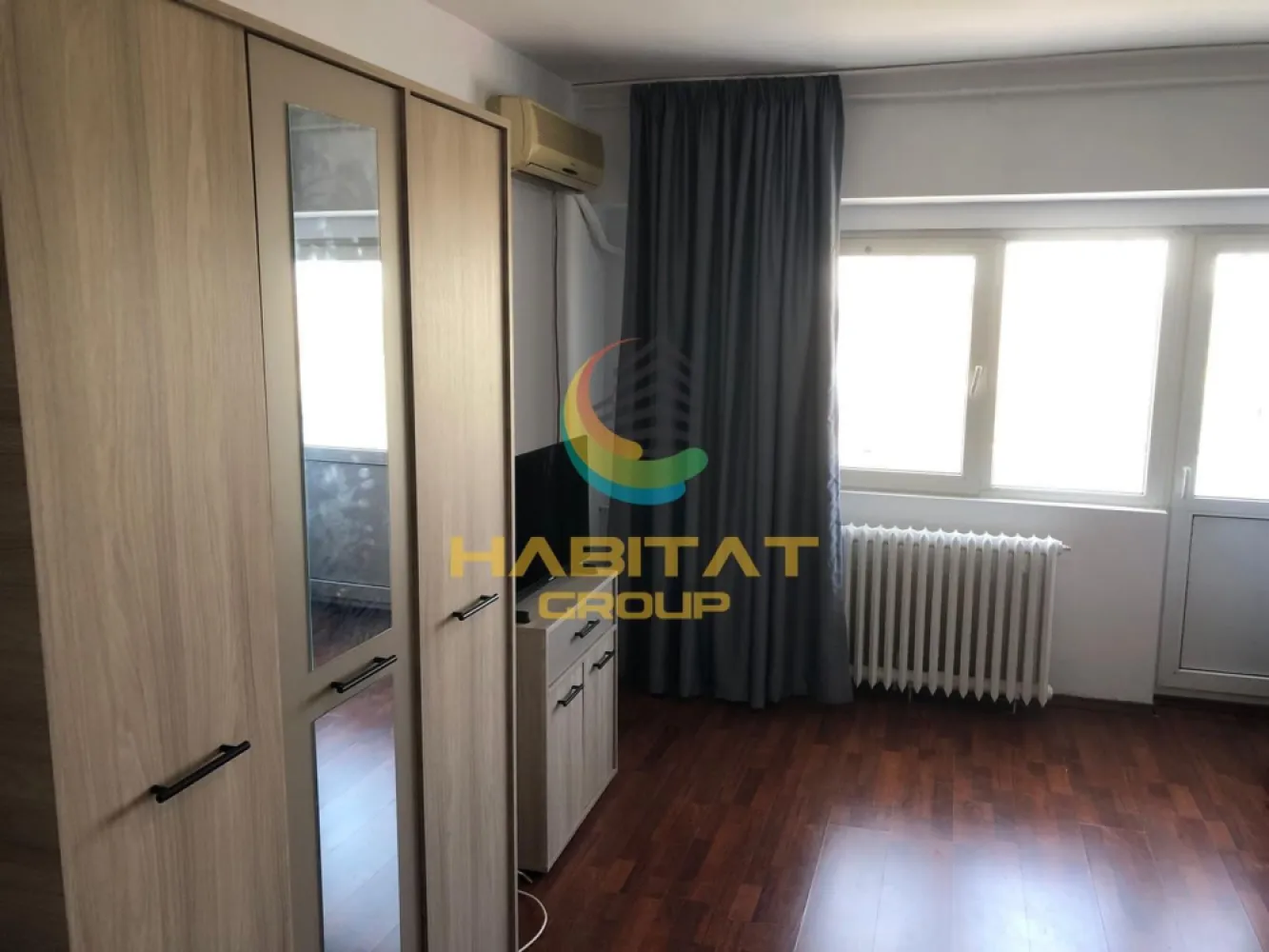 Garsoniera de inchiriat mobilata Tineretului metrou - Prezentam spre inchiriere o garsoniera mobilata, pozitionata excelent ultracentral, zona Tineretului.

Garsoniera se inchiriaza complet mobilata si utilata.
Zona excelenta, ce ofera multiple facilitati, numeroase mijloace de transport in comun la indemana,, la doar 2 minute de centrul orasului.
Chirie 400/pe luna
Garantia chiria pe o luna.
Se percepe comision.
Pentru vizionare/programare vizionare Bianca Albu 0768776697