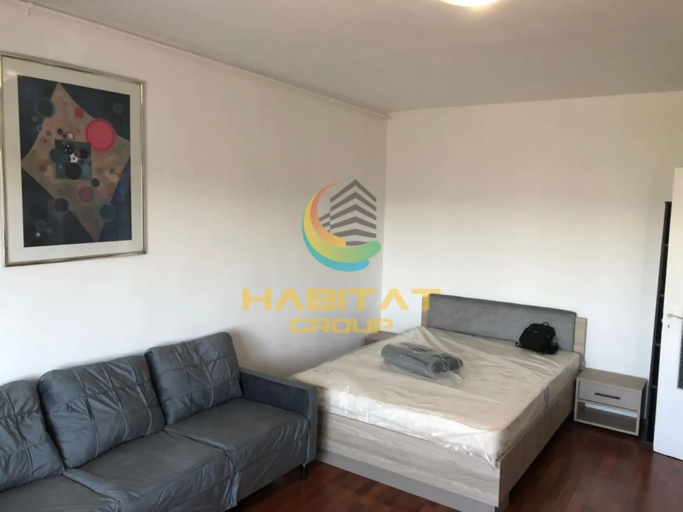 Garsoniera de inchiriat mobilata Tineretului metrou - Prezentam spre inchiriere o garsoniera mobilata, pozitionata excelent ultracentral, zona Tineretului.

Garsoniera se inchiriaza complet mobilata si utilata.
Zona excelenta, ce ofera multiple facilitati, numeroase mijloace de transport in comun la indemana,, la doar 2 minute de centrul orasului.
Chirie 400/pe luna
Garantia chiria pe o luna.
Se percepe comision.
Pentru vizionare/programare vizionare Bianca Albu 0768776697