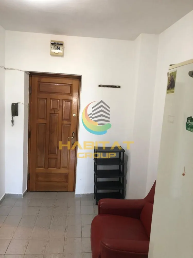Garsoniera de inchiriat mobilata Tineretului metrou - Prezentam spre inchiriere o garsoniera mobilata, pozitionata excelent ultracentral, zona Tineretului.

Garsoniera se inchiriaza complet mobilata si utilata.
Zona excelenta, ce ofera multiple facilitati, numeroase mijloace de transport in comun la indemana,, la doar 2 minute de centrul orasului.
Chirie 400/pe luna
Garantia chiria pe o luna.
Se percepe comision.
Pentru vizionare/programare vizionare Bianca Albu 0768776697