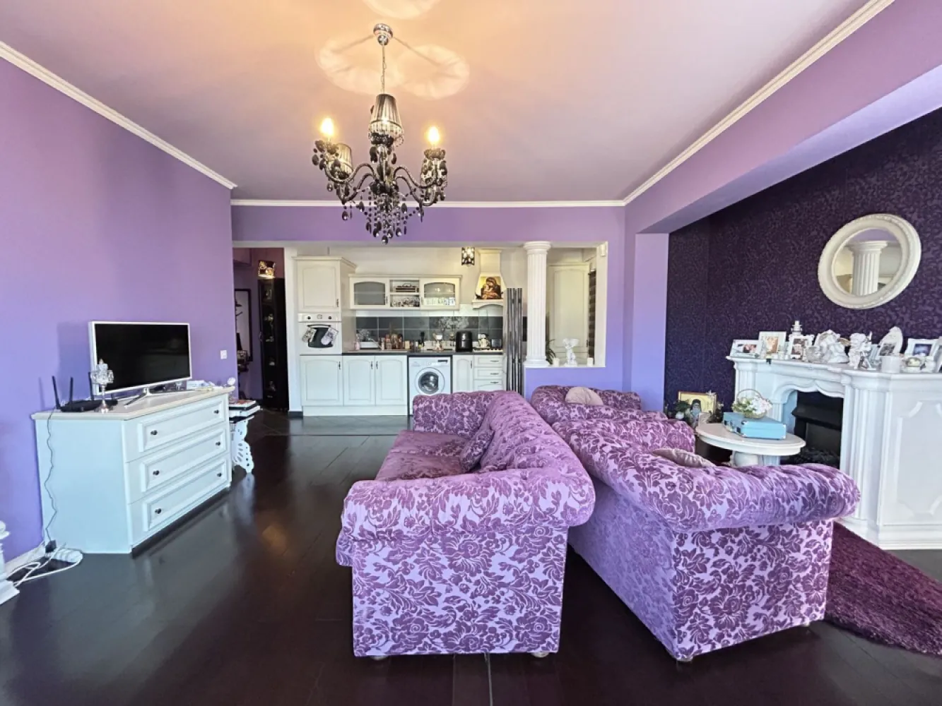 Apartament 2 camere Tomis Plus - loc parcare subteran - Vă propunem spre vânzare un apartament cu 2 camere în zona Tomis Plus, la etajul 2 al unui imobil cu 2 etaje, edificat în anul 2011. Blocul este izolat termic.

Apartamentul este decomandat, are 1 grup sanitar, 2 balcoane (3 mp și 10 mp) și o suprafață totală de 71.75 mp. În plus, imobilul dispune de un loc de parcare subteran în proprietate.

Geamurile sunt tip termopan, ușa de la intrare este metalică. Încălzirea se face cu ajutorul centralei termice proprii. Vederea imobilului este bilaterală. 

Imobilul se află într-o zonă cu acces facil la hipermarket-uri, loc de joacă pentru copii, școală, grădiniță, supermarket-uri, farmacii, bănci, benzinărie, mijloace de transport în comun. Este ideal pentru orice familie, deoarece zona oferă toate facilitățile.

Avantajele zonei:
- Complex Comercial TOM (5 min)
- Supermarket Profi (3 min)
- Supermarket Mega Image (3 min)
- Farmacii, bănci (3 min)
- Mijloace de transport în comun (3 min)

Beneficiile tehnice:
- Apartament decomandat
- Suprafață generoasă (71.75 mp)
- Bloc izolat termic
- 2 balcoane închise
- Garaj – loc parcare subteran
- Centrală termică
- Gresie, faianță, parchet, termopane

Modalități de cumpărare:
- cash
- credit (imobiliar/ipotecar/Noua Casa)

Avantajele zonei și beneficiile proprietății îți oferă un confort sporit, siguranța unui cămin cald și primitor și sentimentul de acasă.

Sună ACUM pentru stabilirea unei vizionări!

Vizionarea imobilului este condiționată de semnarea acordului de vizionare.