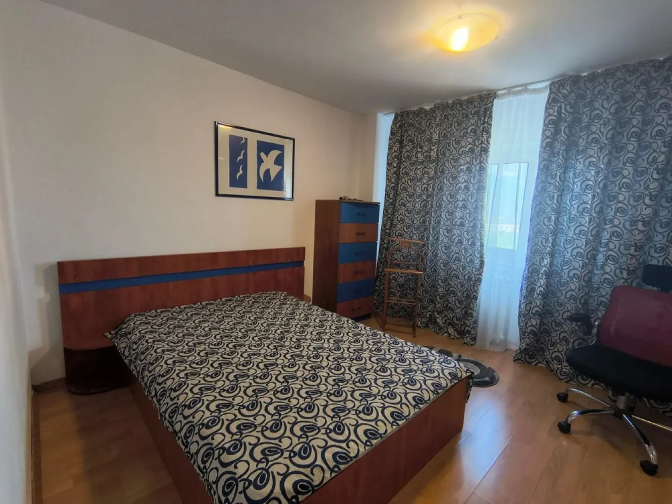 Comision 0 inchiriere 3 cam.Ultacentral,Sos.Panduri - Ofer spre inchiriere apartament 3 camere,ultracentral situat pe soseua Panduri nr 5 ,bine utilat,luminos o impartire a camerelor excelenta an 1989.Ca puncte de intres: Hotel Marriott,cartier Cotroceni,Catredala Neamului,Casa Popurului,Mall ,statie RATB. ,Paercul Cotroceni,Piata Agroalimentara Cotroceni.