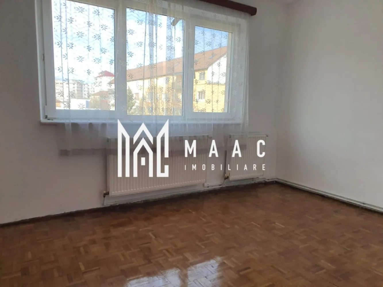 Apartament 2 camere | 48mp utili | Zona Rahovei - MAAC Imobiliare vă propune spre vânzare un apartament cu 2 camere semidecomandate, situat în zona Rahovei, retras de la strada principală, într-un cartier foarte liniștit, cu multă verdeață — ideal pentru cei care caută confort și intimitate.

 Detalii apartament
Etaj: 4 din 5
Compartimentare: semidecomandată
Balcon generos
Centrală proprie
Izolat atât la exterior, cât și la interior

 Compartimentare
2 camere semidecomandate
Bucătărie închisă
2 holuri
Debara
Cămară
Dressing
Balcon spațios

 Dotări & finisaje
Zugrăvit recent
Parchet din lemn lăcuit
Uși din lemn lăcuite
Centrală termică proprie
Izolație exterioară și interioară

 Stare apartament
Apartamentul trebuie mobilat si utilat, oferind posibilitatea personalizării după gustul noului proprietar.

 Avantaje
Zonă retrasă de la strada principală
Foarte liniștită, cu mult spațiu verde
Compartimentare practică, cu multe spații de depozitare
Potrivit pentru locuit sau investiție

 Locație: Zona Rahovei — foarte aproape de Shopping City, Lidl, Kaufland, Mega Image, școli, mijloace de transport, dar ferit de zgomotul urban.

📞 Contactează-ne pentru mai multe detalii sau pentru a programa o vizionare, menționați CP2854733!