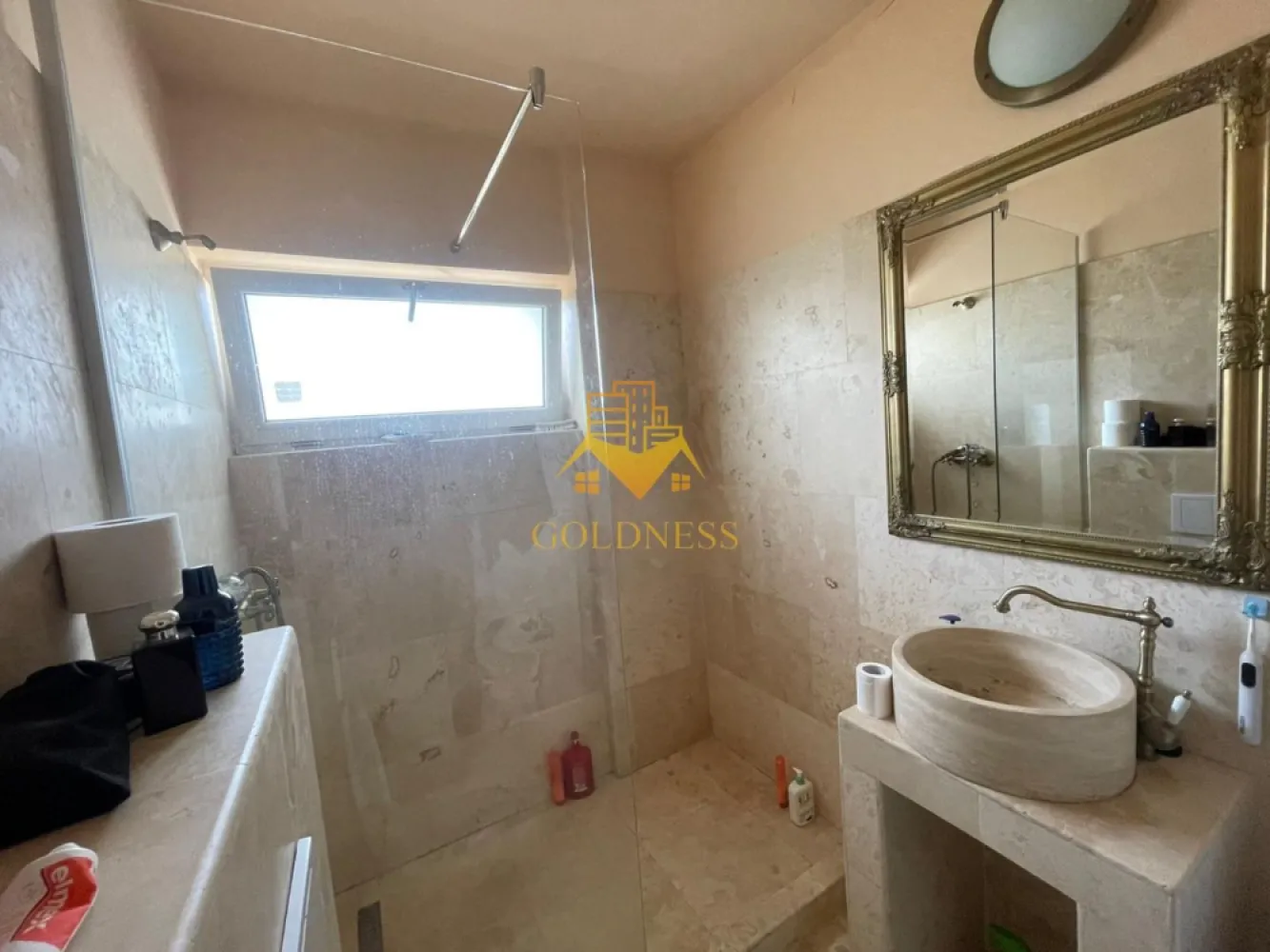 2 camere open space, Modern, Parcare, Zorilor, Zona Golden Tulip - GOLDNESS Imobiliare vă propune spre închiriere un apartament cu  2 camere complet mobilat și utilat, la etajul 3, în Cartierul Zorilor. 
 
Deține loc de parcare subteran. 

Se află în apropierea stațiilor de transport în comun, magazine, restaurante, spații verzi, farmacii, etc. 
 Apartamentul este compartimentat astfel:

 - dormitor cu pat matrimonial, dressing separat, noptiere 
 - living cu bucatarie open space complet utilată și mobilată, canapea extensibilă, loc de servit masa 
 - baie cu cabină de duș, calorifer port prosop și dulap pentru depozitare.
 - două balcoane.

Imobilul este dotat cu toate cele necesare- centrală proprie, frigider, aragaz, hotă, mașină de spălat haine,   etc. 

Dacă sunteți interesați de acest apartament și doriți să îl vizionați, dar și pentru alte oferte nu ezitați să ne contactați telefonic sau prin e-mail. Vă stăm la dispoziție!
Pentru intermediere se percepe un comision de 50% din prețul chiriei!