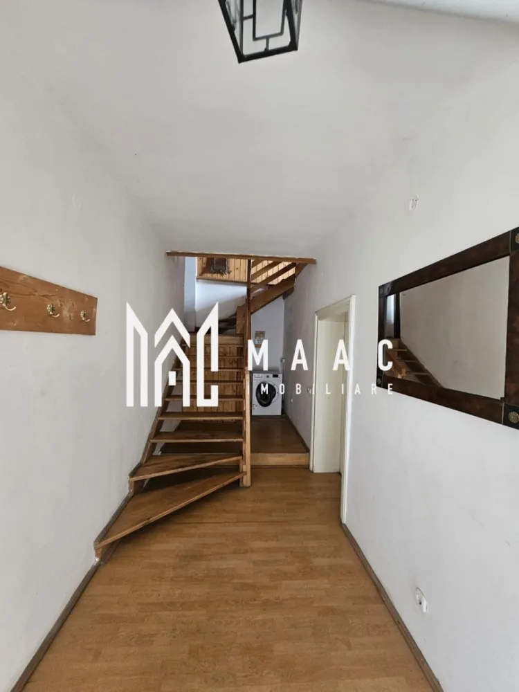 Casa Individuala | 8 camere | 6 bai | 300 mpu | Turnisor - MAAC Imobiliare vă propune spre închiriere o proprietate generoasă, situată în cartierul Turnișor din Sibiu, ideal configurată pentru activități de cazare muncitori sau locuință multifamilială. Imobilul este compus din două corpuri de clădire complet funcționale, cu o suprafață totală de 300 mp, împărțită eficient pentru confortul și utilitatea chiriașilor.

Corp 1 (S+P+M – 230 mp)

Subsol:

Bucătărie complet echipată

Cameră de servit masa

Cameră de depozitare

Baie (vas WC + lavoar)

Parter:

Bucătărie

Living spațios

Mansardă:

3 dormitoare

3 băi (fiecare cu duș, lavoar și vas WC)

Living comun

Corp 2 (Parter – 70 mp)

3 dormitoare

1 baie (vas WC + lavoar)

1 baie comună (cu 2 dușuri, lavoar și vas WC)

Proprietatea este complet mobilată și utilată, gândită special pentru a asigura confortul unui număr mai mare de persoane, în special pentru echipe de muncitori sau personal relocat. Compartimentarea practică, multiplele băi și spațiile comune generoase asigură funcționalitate și intimitate pentru fiecare locatar.

Localizare excelentă – situată într-o zonă accesibilă, aproape de punctele de interes industrial și logistic din Sibiu, cu acces facil către oraș și drumurile principale.

Pentru mai multe detalii și programarea unei vizionări, vă invităm să ne contactați: