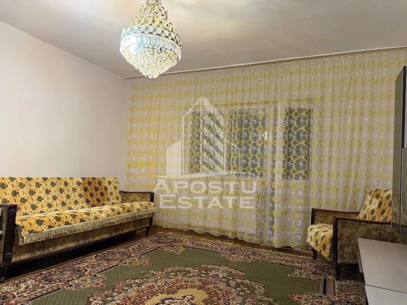 Apartament 3 camere,de inchiriat, Zona Bucovina ,Timisoara - Agentia imobiliara APOSTU ESTATE va propune spre inchiriere un apartament cu 3 camere, spatios si luminos, situat in zona Bucovina , o zona linistita si bine pozitionata din Timisoara, potrivit pentru cupluri,familii, sau studenti care isi doresc o locuinta unde sa se simta confortabil si cu acces facil catre scoli, statii de autobuz, supermarketuri , magazine de zona, parcuri.

Suprafata utila: 80 mp
Compartimentare eficienta:
-Hol de acces generos
-Bucatarie complet mobilata si utilata, cu loc de luat masa
-Living luminos si spatios
-Dormitor mobilat si utilat
-Dormitor secundar mobilat cu canapea extensibila 
-2 bai 

Confort si facilitati:
-Incalzirea apartamentului: centrala proprie 
-Apartamentul este complet mobilat si utilat de către proprietar 
Localizare:
-Timis,Timisoara, zona Bucovina – acces facil spre magazine, supermarketul Lidl, scoli, parcuri si mijloace de transport in comun.

Ideal pentru:
-Familii
-Cupluri
-Studenti

Pret chirie lunara: 370 euro ( usor negociabil)
Programeaza o vizionare pentru a-ti putea imagina viitorul aici!
ID intern: CP3111648