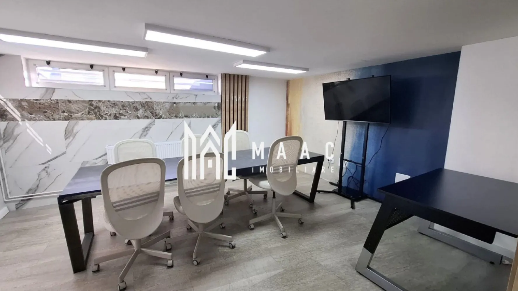 Cladire de birouri I 12 camere I Parcare I Calea Dumbravii - MAAC IMOBILIARE ofera, spre închiriere, o clădire de birouri cu poziționare și configurare ideală pentru activități corporate, concepută pentru a susține eficient operațiuni de business, servicii profesionale și activități administrative de nivel înalt. Asezata pe un teren de cca 420mp, cladirea, cu amprenta la sol de 160mp, are o compartimentare inteligentă, adaptabilă diverselor structuri organizaționale, oferind un echilibru optim între spații individuale, zone de colaborare și facilități comune. La parter- 6 birouri, baie, hol de acces, casa scarii; la etaj-4 birouri, 2 bai, 2 spatii de arhivare, terasa; subsol-sala conferinte, spatiu relaxare, bucatarie cu loc de luat masa, spatii arhivare, depozitare. Incalzirea- centrala termica pe gaz, calorifere. Instalatie de aer conditionat. In curte pot fi parcate 6 masini. In spatele imobilului, curte-zonă de relaxare pentru angajați / spațiu informal de networking. La parter-configurație flexibilă, ușor de personalizat- funcție de nevoile chiriașului. Spații bine proporționate, luminoase și eficiente operațional Proprietatea oferă stabilitate contractuală, fiind disponibilă pentru închiriere pe termen lung (ideal-minim 5 ani) Confera o imagine profesională, potrivită pentru companii care își doresc un spațiu reprezentativ. Destinații ideale: ✔ Sediu companie / headquarter ✔ Firmă de consultanță, avocatură, audit ✔ IT, software, digital services ✔ Educație corporate, training, coaching ✔ Servicii profesionale, administrative sau financiare Proprietatea se adresează exclusiv chiriașilor care caută continuitate, stabilitate și un spațiu aliniat standardelor inalte, într-un cadru profesional și bine organizat; oferă stabilitate contractuală, fiind disponibilă pentru închiriere pe termen lung (ideal-minim 5 ani) Predarea - fara mobila. Se inchiriaza de pe persoana fizica. Se percepe garantie in cuantumul a 3 chirii lunare. Pentru mai multe detalii precizati telefonic ca ati vazut anuntul cu ID:CP2882384 }}