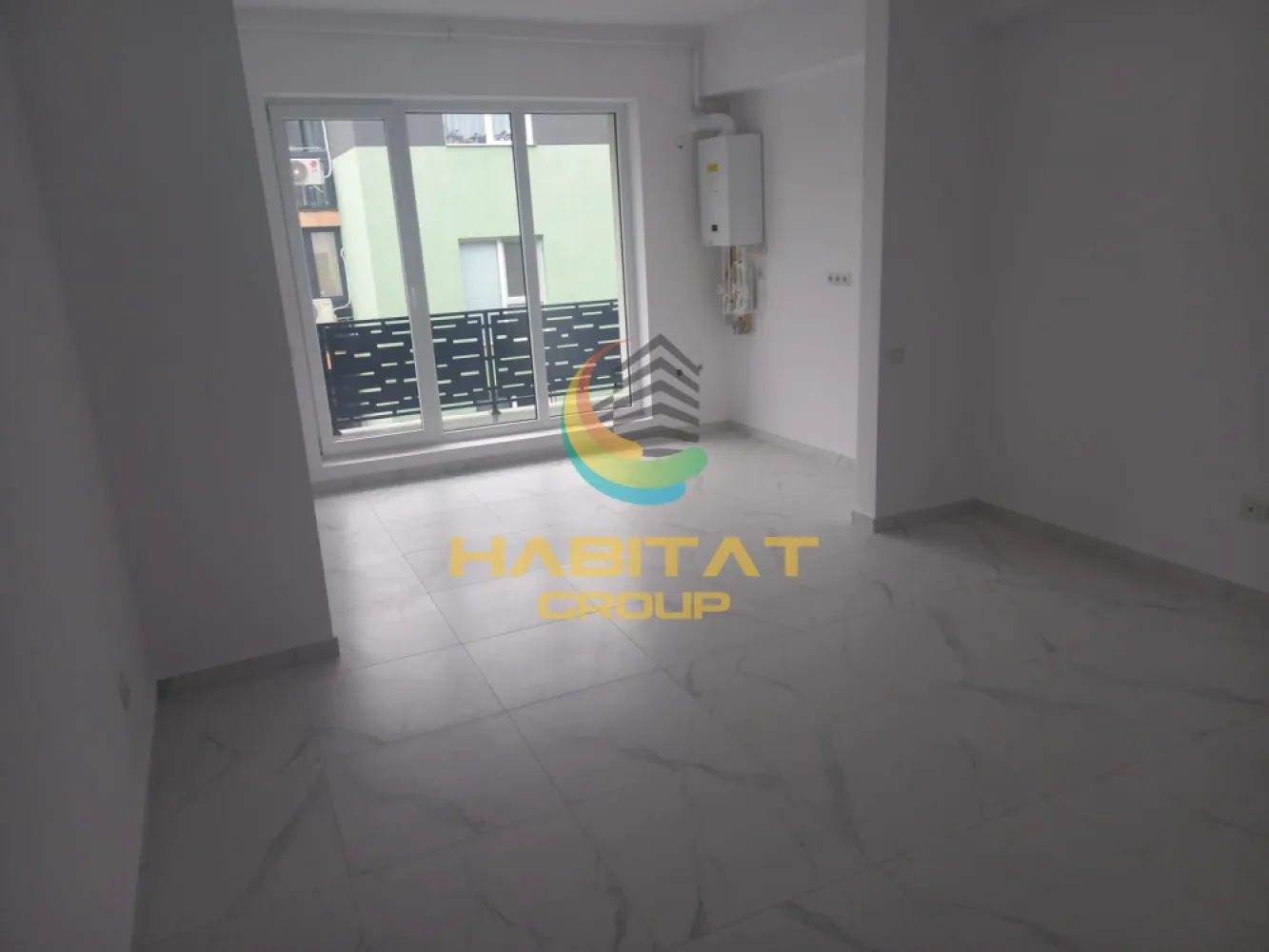 Pallady 2 camere semidec. 55 mp doar 10 min.metrou Teclu - Habitat Group Imobiliare va prezinta sre vanzare un apartament 2 camere semidecomandat avand o suprafata totala utila de 54,51 mp la pretul promotional de :
- 98.000 Euro TVA inclus pentru plata unui avans de 15 % la antecontract.

Termen finalizare constructie : aprilie 2027.
Poze reale din blocul anterior finalizat si vandut integral de catre acelasi dezvoltator.

Apartamentul de 2 camere semidecomandat situat la etajul 1 al unui bloc cu 3 niveluri , cu o compartimentare ideala pentru familia dumneavoastra, suprafata utila de 41,08 mp + o terasa de 13,43 mp.
Din paletarul dezvoltatorului, la un buget generos va punem la dispozitie finisaje de calitate la alegerea Dvs.

Compartimentarea ideala pentru familia dumneavoastra :

- Living + bucatarie 20,31 mp
- Hol 3,92 mp
- Dormitor 12,31 mp 
- Baie 4,54 mp
- Terasa 13,43 mp

Apartamentul se preda echipat si utilat cu gresie, faianta, parchet, usi interior si cea de exterior securizata, centrala proprie pe gaz in condensatie de 24 kw cu incalzire in pardoseala , baia echipata si utilata. 
Apartamentul va fi predat la cheie bransat la toate utilitatile Enel, Engie si Apanova.

Amplasat la doar 10 minute de mers pe jos pana la statia de metrou Nicolae Teclu, in apropriere de supermarket Mega-Image , Lidl, Profi, gradinite, scoli, farmacii, spitale, spatii verzi si de agrement, dar si Parcul Teilor, confera confortul mult dorit pentru familia dumneavoastra.

Oferim asistenta gratuita in vederea intocmirii dosarului de creditare. Comision 0%.

Exista posibilitatea achizitionarii separate a unui loc de parcare suprateran la pretul de 7.000 Eur fara TVA sau loc parcare subteran acoperit la pretul de 10.000 Eur fara TVA .

Locatie birou vanzari dezvoltator : strada Postasului nr.29 , Sector 3

Waze: Habitat Group Estate

Program vizionari: Luni - Vineri : 10:00 - 18:00 si Sambata : 10:00 - 14:00

Recomand vizionare Bogdan Mavrogheorghe 0730.115.450.