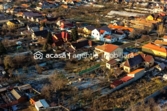 Casă nouă cu etaj semifinalizată, zonă liniștită în Aradul Nou