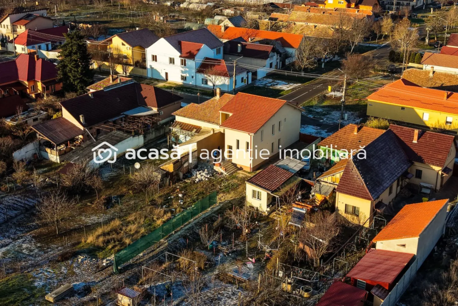 Casă nouă cu etaj semifinalizată, zonă liniștită în Aradul Nou