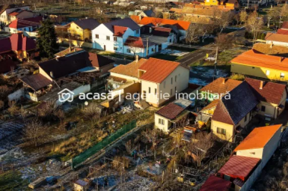 Casă nouă cu etaj semifinalizată, zonă liniștită în Aradul Nou