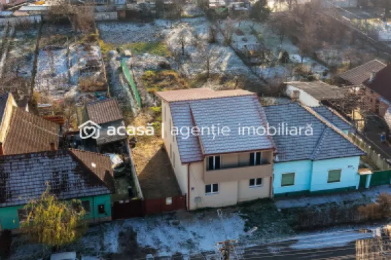 Casă nouă cu etaj semifinalizată, zonă liniștită în Aradul Nou