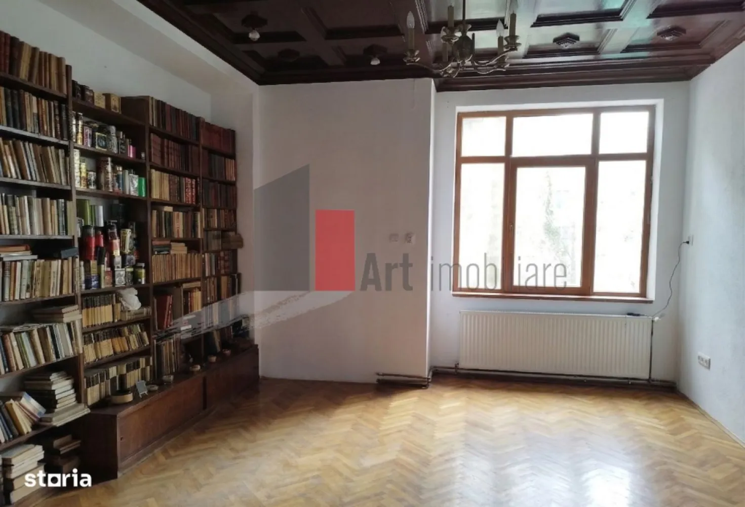 APARTAMENT 3 CAMERE MOSILOR-FERDINAND - Va prezentam spre vanzare un apartament de 3 camere in vila interbelica la 
 etajul 1 din 2 in suprafata de 93 mp.
 Apartamentul a pastrat elementele originale si proportiile specifice perioadei,
 cu camere luminoase si inalte , cu tavane decorate diferit in fiecare camera,
 cu parchet masiv din lemn si geamuri deosebite.
 Locuinta se preteaza bine pentru birou de arhitectura , avocatura, sau locuinta.
 Pentru mai multe detalii sau vizionare sunati la 0722 371 033.