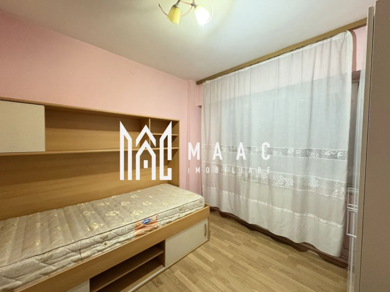 Apartament 3 camere I 2 bai I Central I Zona Milea - MAAC imobiliare va propune spre închiriere un apartament cu 3 camere, situat la etajul 4 al unui bloc amplasat în zona Bulevardului Milea. Locuinta cuprinde: living, bucătărie separată, 2 dormitoare-unul cu baie proprie, balcon. Baia are geam. Disponibil imediat. Se preda mobilat/utilat. Se percepe garanție in cuantum de 400€. Se inchiriaza pe minim 12 luni. Nu sunt acceptate animalele de companie. Nu se fumeaza in locatie. Pentru mai multe detalii precizați ca ați văzut anunțul cu ID CP2878849 }}