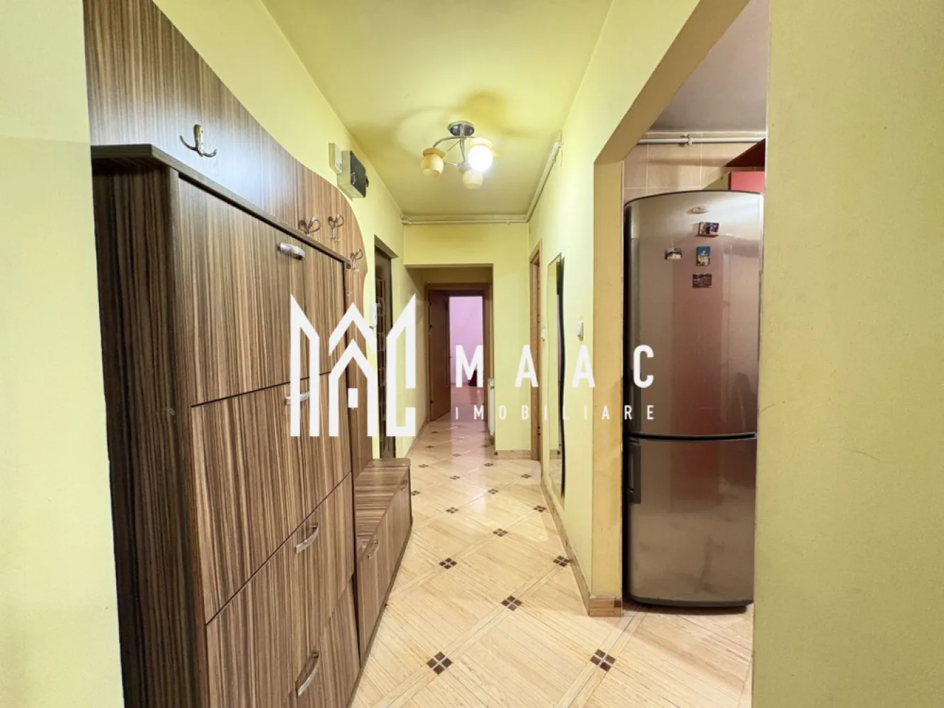 Apartament 3 camere I 2 bai I Central I Zona Milea - MAAC imobiliare va propune spre închiriere un apartament cu 3 camere, situat la etajul 4 al unui bloc amplasat în zona Bulevardului Milea. Locuinta cuprinde: living, bucătărie separată, 2 dormitoare-unul cu baie proprie, balcon. Baia are geam. Disponibil imediat. Se preda mobilat/utilat. Se percepe garanție in cuantum de 400€. Se inchiriaza pe minim 12 luni. Nu sunt acceptate animalele de companie. Nu se fumeaza in locatie. Pentru mai multe detalii precizați ca ați văzut anunțul cu ID CP2878849 }}