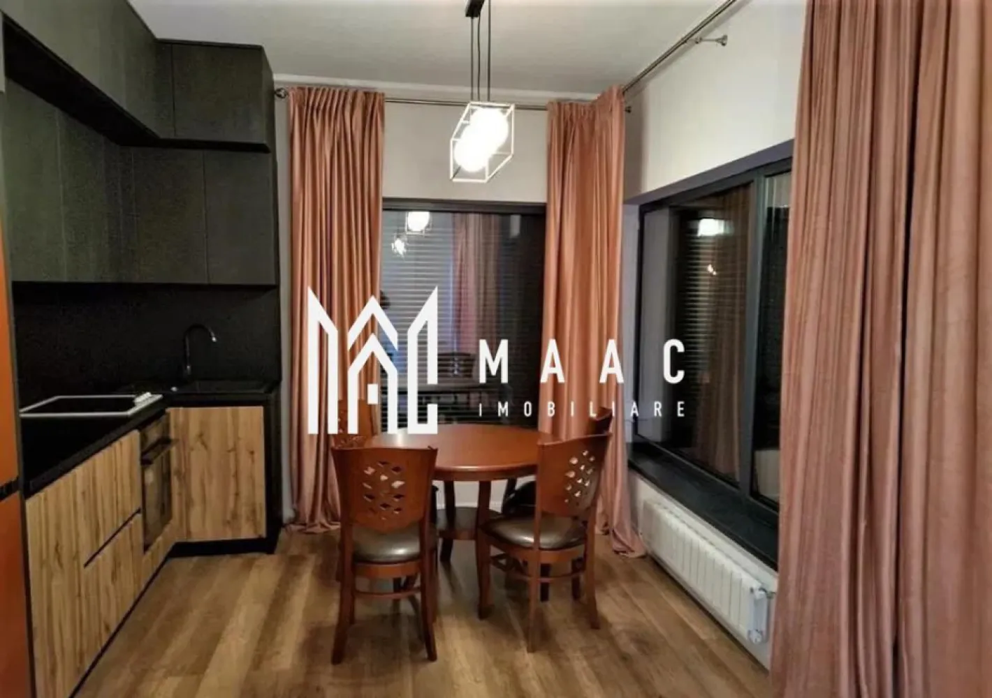 Casa 4 Camere | 159MPU | Tocile - Maac Imobiliare propune spre vânzare o casă nou construită situata în Tocile cu o panoramă către crestele muntoase ale Făgărașului.

Cu demisol, parter și pod, acest imobil se întinde pe o suprafață utilă de 159 mp, completată de 80 mp de demisol, amplasat pe un teren generos de 600 mp

 Demisol:
Bucătărie complet mobilată
Baie modernă
Garaj 
Spațiu de depozitare generos
 Parter:
Living spațios, luminos
3 dormitoare confortabile (unul matrimonial cu baie proprie)
Bucătărie practică și modernă
2 băi elegante
 Utilități:
Apă curentă
Fosă septica
Internet
Camera tehnică cu centrală pe lemne 

Pentru mai multe informații sau pentru a programa o vizionare, vă rugăm să ne contactați specificând ID: CP1911873
