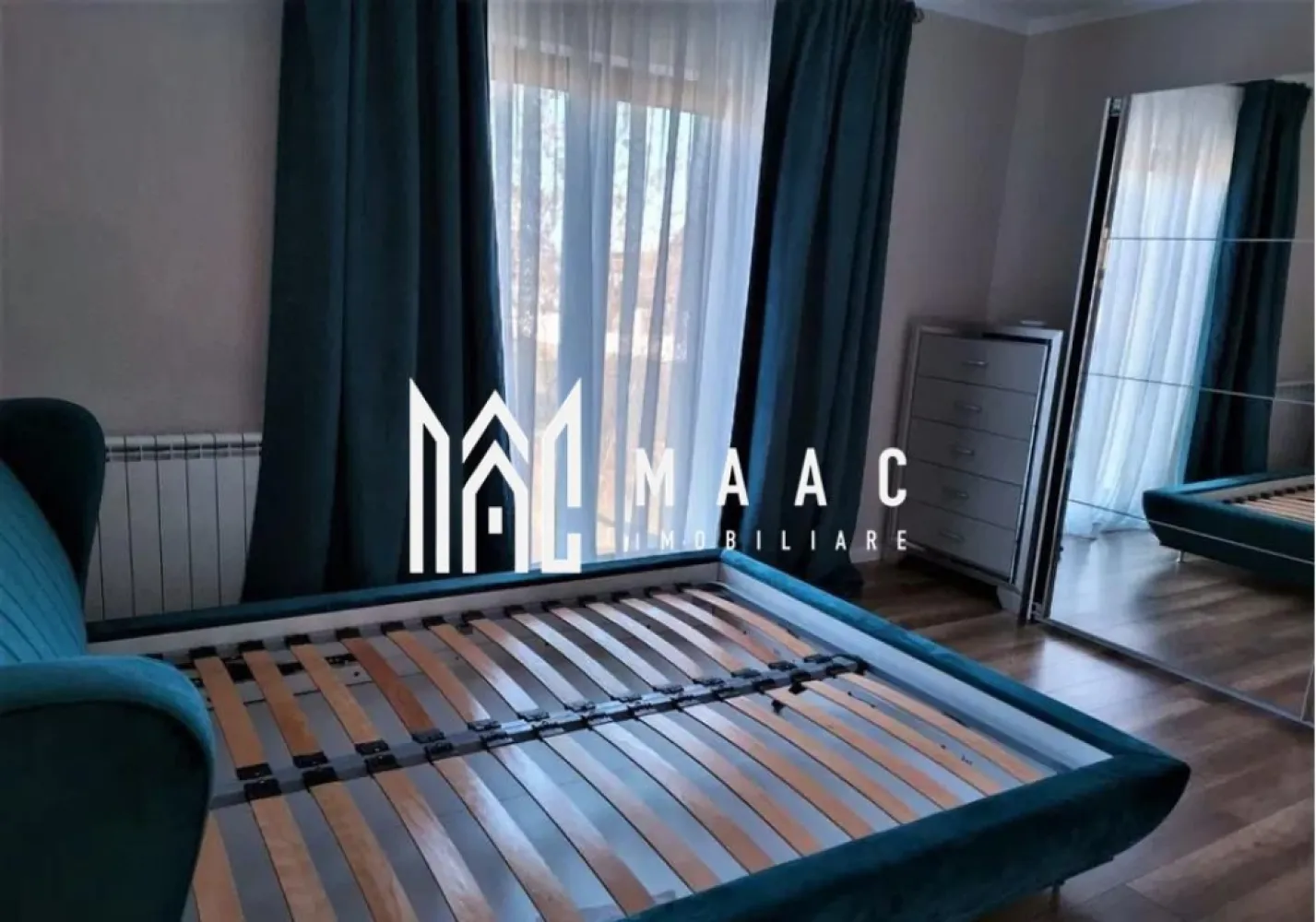 Casa 4 Camere | 159MPU | Tocile - Maac Imobiliare propune spre vânzare o casă nou construită situata în Tocile cu o panoramă către crestele muntoase ale Făgărașului.

Cu demisol, parter și pod, acest imobil se întinde pe o suprafață utilă de 159 mp, completată de 80 mp de demisol, amplasat pe un teren generos de 600 mp

 Demisol:
Bucătărie complet mobilată
Baie modernă
Garaj 
Spațiu de depozitare generos
 Parter:
Living spațios, luminos
3 dormitoare confortabile (unul matrimonial cu baie proprie)
Bucătărie practică și modernă
2 băi elegante
 Utilități:
Apă curentă
Fosă septica
Internet
Camera tehnică cu centrală pe lemne 

Pentru mai multe informații sau pentru a programa o vizionare, vă rugăm să ne contactați specificând ID: CP1911873
