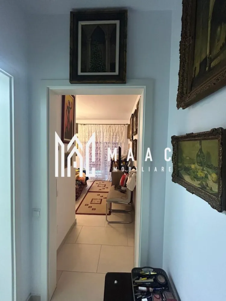 Apartament 3 camere I 2 locuri parcare I Etajul 1 I Bieltz - MAAC IMOBILIARE va prezinta, spre vânzare, un apartament deosebit cu 3 camere, situat la etajul 1 al unui imobil select, amplasat într-un cadru deosebit, pe malul râului Cibin — o locație care îmbină armonios liniștea naturii cu rafinamentul vieții urbane. Proprietatea se remarcă printr-o compartimentare echilibrată și funcțională, concepută pentru un stil de viață confortabil, elegant, cu accent pe intimitate: living luminos, cu deschidere generoasă, dormitor, bucătărie închisă, separată elegant, ideală pentru un ambient ordonat,rafinat, baie, hol de acces. Incalzire in pardoseala. Aferente locuintei- 2 locuri de parcare (unul subteran, celalalt suprateran). Avantaje: locație premium, cu deschidere către spațiu verde și curs de apă; zonă liniștită, cu valoare rezidențială ridicată; acces rapid către centrul orașului și principalele puncte de interes; ideala atât pentru rezidență personală, cât și pentru investiție pe termen lung. Se preda partial mobilata/utilata. Achizitia se poate face si prin credit bancar.Libera de sarcini. O proprietate dedicată celor care apreciază poziționarea excepțională, eleganța discretă și calitatea vieții, într-un cadru natural privilegiat. Pentru mai multe detalii precizati telefonic ca ati vazut anuntul cu ID:CP2881982 }}