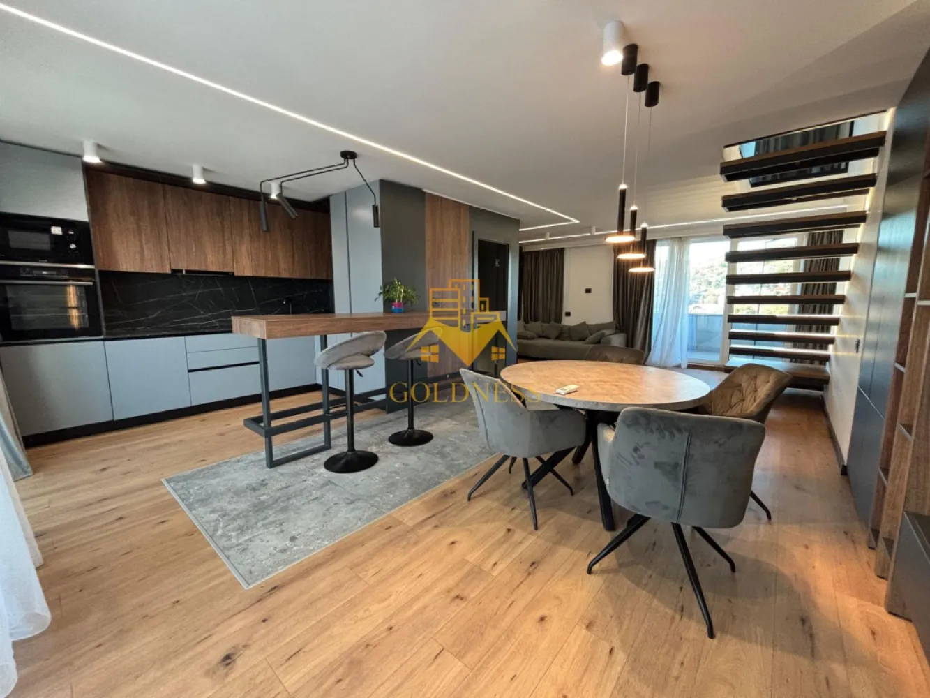 Penthouse mobilat lux, parcare, AC, bloc nou, Semicentral, zona Horea - GOLDNESS Imobiliare vă propune spre închiriere penthouse cu panorama superba la 3 minute de centru, situat intr-o zona linistita. Penthouse-ul cu finisaje de lux este situat la etajul 4 al unui imobil constructie noua cu 4 etaje, dotat cu lift si videointerfon, dispus pe doua niveluri si are urmatoarea compartimentare: la primul nivel regasim un hol, un living luminos impreuna cu bucataria si zona de luat masa cu iesire pe o terasa de 24mp si un balcon de 5 mp, baie iar la al doilea nivel sunt doua dormitoare, din care unul cu dressing si o baie care deserveste cele doua dormitoare, hol, terasa de 24 mp si un balcon de 5 mp. Suprafata utila a apartamentului este de 115 mp, iar suprafata totala a teraselor este de 58 mp.
Apartamentul se inchirieaza pt o perioada de minim 2 ani.

Dacă sunteți interesați de acest apartament și doriți să îl vizionați, dar și pentru alte oferte sau detalii nu ezitați să ne contactați telefonic sau prin e-mail - goldnessimobiliare@gmail.com. Vă stăm la dispoziție!