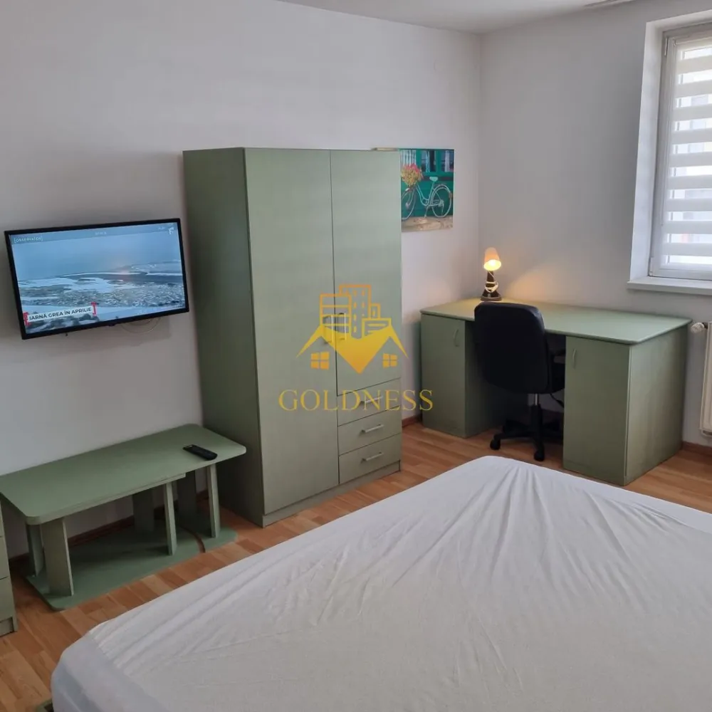 2 Camere decomandate, parcare, Kaufland, Leroy Merlin, Intre Lacuri - GOLDNESS Imobiliare vă propune spre închiriere un apartament cu 2 camere complet mobilat și utilat, la etajul 1 într-un imobil de 2 etaje, în cartierul Intre Lacuri. Apartamentul este compartimentat astfel:
 - dormitor cu pat matrimonial, dressing, noptiere
 - dormitor cu pat matrimonial, dressing, masa de birou
 - bucatarie complet mobilata si utilata
 - baie cu cabina de dus, calorifer port prosop inox și dulap pentru depozitare.
 
Imobilul este dotat cu toate cele necesare- centrală proprie, mașină de spălat haine, frigider, plită electrică, hotă, TV, etc. 
Se află în apropierea stațiilor de transport în comun, magazine, restaurante, spații verzi, farmacii, etc. 
Dispune de loc de parcare!

Dacă sunteți interesați de acest apartament și doriți să îl vizionați, dar și pentru alte oferte sau detalii nu ezitați să ne contactați telefonic sau prin e-mail - goldnessimobiliare@gmail.com. Vă stăm la dispoziție!