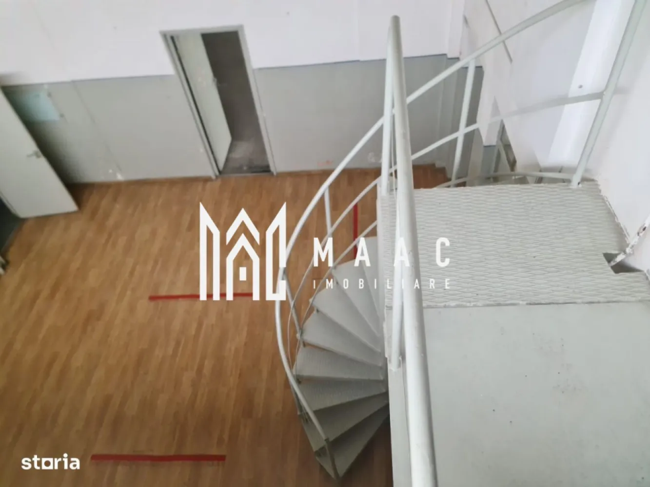 Hala Industrială I 570 mp I Acces Tir I Stefan Cel Mare - MAAC Imobiliare vă propune spre închiriere o hală industrială complet funcțională, situată în Zona Industrială Est din Sibiu – Strada Ștefan cel Mare, la doar 2 minute de accesul către autostrada A1. Suprafață totală: 570 mp, distribuită astfel: Hala principală: 405 mp, ideală pentru activități de producție ușoară, depozitare, distribuție sau showroom comercial Spații administrative: 165 mp, compartimentate în birouri, vestiare și grupuri sanitare 🔧 Caracteristici tehnice: Înălțime utilă: 6 m Acces TIR prin ușă industrială Ușă separată pentru personal Curent trifazic Parcare generoasă – aproximativ 500 mp în curte 📍 Localizare excelentă, cu acces facil la: Autostrada A1 (2 minute) Zone de transport și distribuție Rețea de infrastructură industrială Chirie lunară: 2.000 EUR + garanție în cuantumul unei luni de chirie Perioadă minimă de închiriere: 3 ani Pentru mai multe informații și programarea unei vizionări, vă rugăm să menționați ID anunț: CP2884658 }}