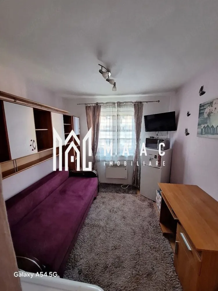 Garsoniera | Etaj 3 | Mobilata/Utilata | Stefan cel Mare - MAAC Imobiliare vă propune spre închiriere o garsonieră practică și eficient compartimentată, situată în Sibiu, in zona Ștefan cel Mare.

Detalii proprietate:
Suprafață utilă: 15 mp
Nivel: etaj 3/4 + mansardă
Disponibilitate: imediată

Compartimentare:
1 dormitor
1 bucătărie
1 baie

Dotări și beneficii:
Frigider
Mașină de spălat rufe
TV
Mobilată și utilată complet

Condiții de închiriere:
Se percepe o garanție echivalentă cu valoarea unei chirii lunare, achitată la semnarea contractului.
Nu se accepta animale de comapnie.

Proprietatea este ideală pentru o persoană care își dorește un spațiu eficient, ușor de întreținut, cu costuri reduse de utilizare și acces facil către oraș.

Pentru mai multe detalii sau pentru a programa o vizionare, va rugam specificati telefonic ID: CP3115618.