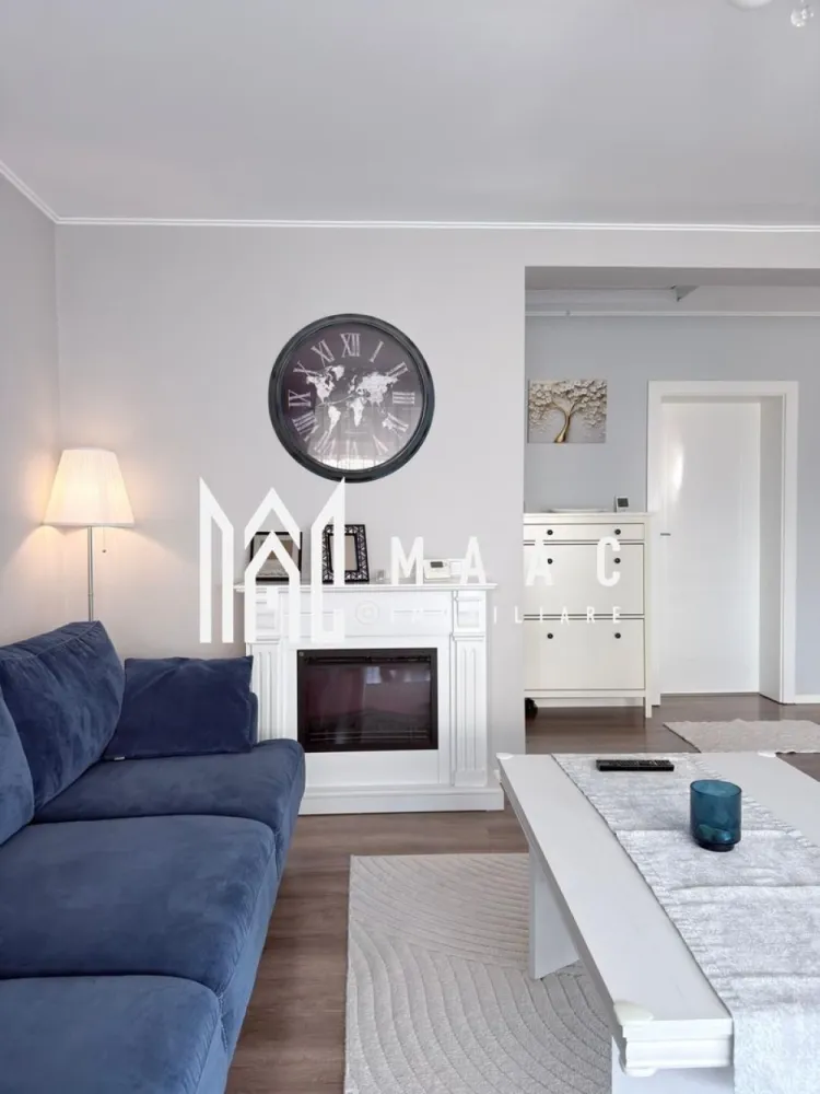 Apartament 3 camere I Etaj 2 I Terasă I Parcare I Șelimbăr - MAAC Imobiliare propune spre închiriere un apartament modern, situat la etajul 2 al unei vile din zona Unirii, Șelimbăr.

Caracteristici ale apartamentului:
Suprafață utilă: 77 mp
Terasă: 20 mp
Pod pe toată suprafața apartamentului, utilizabil pentru depozitare, cu acces din interior.

Compartimentare:
living cu acces către terasă,
bucătărie închisă,
2 dormitoare,
2 băi,
2 locuri de parcare.

Dotări și stare:
mobilat și utilat exact ca în fotografii.
include: aer condiționat, mașină de spălat vase etc.
încălzire în pardoseală cu centrală termică proprie.

Apartamentul este situat într-o zonă liniștită, ferită de trafic și agitație, într-o vilă modernă și bine întreținută.

Condiții de închiriere:
potrivit pentru o familie cu un copil sau părinți în devenire.
contract minim 1 an
preț: 650 euro/lună
garanție: 650 euro
nu se acceptă animale de companie.

Pentru mai multe detalii, contactați MAAC Imobiliare și menționați ID CP3096307.