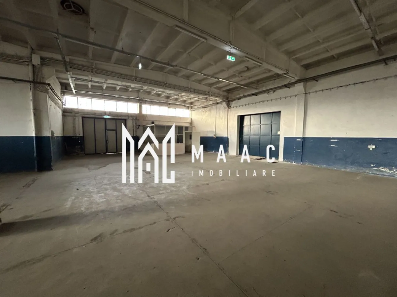 Hala Industrială I 570 mp I Acces Tir I Stefan Cel Mare - MAAC Imobiliare vă propune spre închiriere o hală industrială complet funcțională, situată în Zona Industrială Est din Sibiu – Strada Ștefan cel Mare, la doar 2 minute de accesul către autostrada A1. Suprafață totală: 570 mp, distribuită astfel: Hala principală: 405 mp, ideală pentru activități de producție ușoară, depozitare, distribuție sau showroom comercial Spații administrative: 165 mp, compartimentate în birouri, vestiare și grupuri sanitare 🔧 Caracteristici tehnice: Înălțime utilă: 6 m Acces TIR prin ușă industrială Ușă separată pentru personal Curent trifazic Parcare generoasă – aproximativ 500 mp în curte 📍 Localizare excelentă, cu acces facil la: Autostrada A1 (2 minute) Zone de transport și distribuție Rețea de infrastructură industrială Chirie lunară: 2.000 EUR + garanție în cuantumul unei luni de chirie Perioadă minimă de închiriere: 3 ani Pentru mai multe informații și programarea unei vizionări, vă rugăm să menționați ID anunț: CP2884658 }}