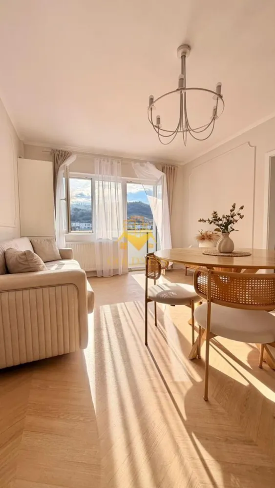 3 camere, Premium, bloc nou, parcare, bloc nou, Urusagului, Zona Profi - GOLDNESS Imobiliare vă propune spre închiriere un apartament cu 3 camere complet mobilat și utilat, la etajul 2 într-un imobil de 3 etaje, în Floresti.
Dispune de loc de parcare subterana inclusa in pret!
Se află în apropierea stațiilor de transport în comun, magazine, restaurante, spații verzi, farmacii, etc. 

Apartamentul este compartimentat astfel:
 - dormitor cu pat matrimonial, dressing, noptiere
 - dormitor care se mobileaza la cere
 - living cu bucatarie open space complet utilată și mobilată, canapea extensibilă, loc de servit masa 
 - baie cu cabina de dus, calorifer port prosop și dulap pentru depozitare.
 - balcon de 4 mp.

Imobilul este dotat cu toate cele necesare- centrală proprie, frigider, aragaz, hotă, mașină de spălat haine, etc. 

Dacă sunteți interesați de acest apartament și doriți să îl vizionați, dar și pentru alte oferte nu ezitați să ne contactați telefonic sau prin e-mail. Vă stăm la dispoziție!

Pentru intermediere se percepe un comision de 50% din prețul chiriei!