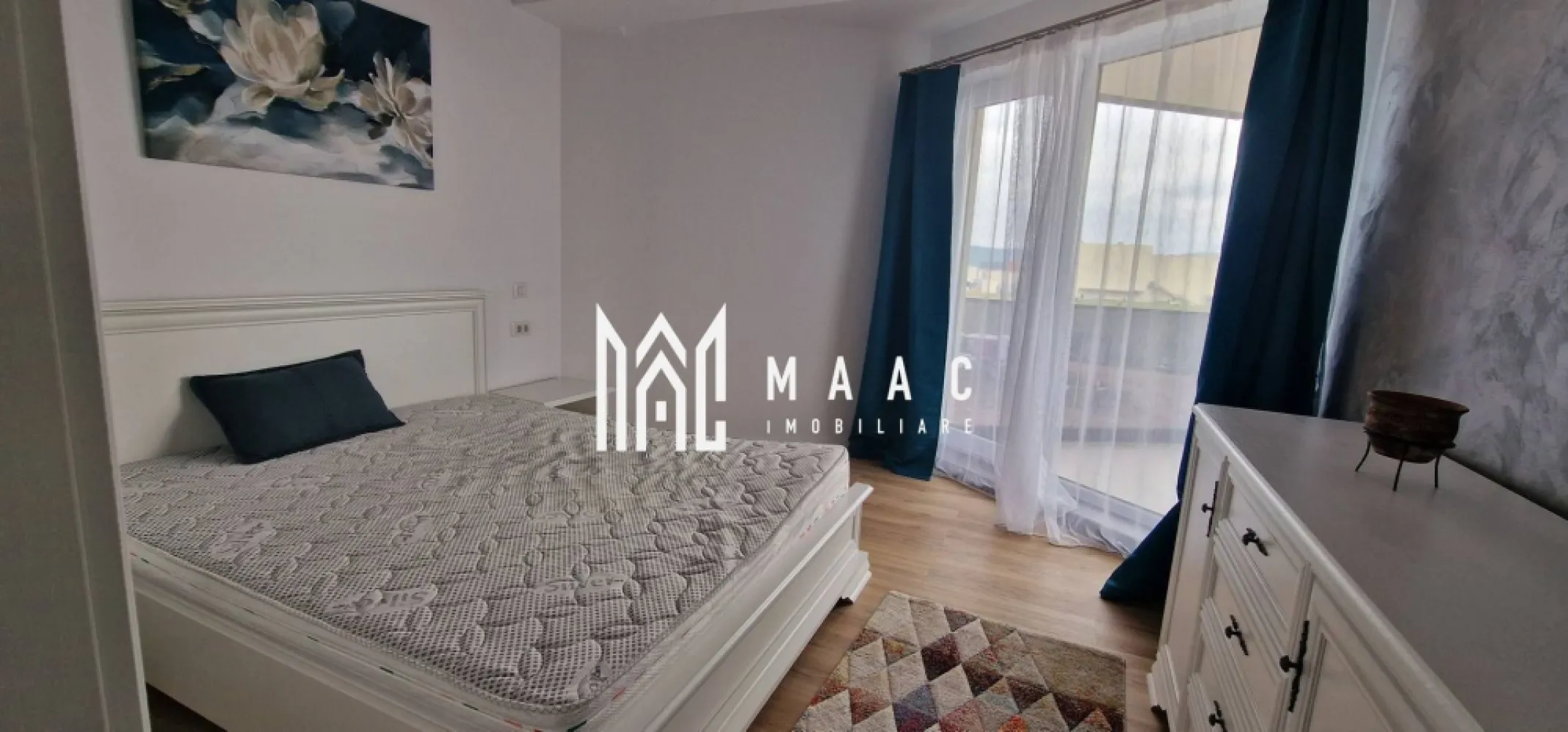 Apartament 2 camere | Etaj 1 | Parcare | Balcon | Doamna Stanca - MAAC Imobiliare vă propune spre închiriere un apartament modern cu 2 camere, situat pe Doamna Stanca, într-o zonă accesibilă și în continuă dezvoltare din Sibiu.

Locuința este situată la etajul 1 și oferă un spațiu bine compartimentat, ideal pentru un cuplu sau pentru persoane care își doresc confort și acces rapid către principalele puncte de interes ale orașului.

Detalii apartament
Suprafață utilă: 57 mp
Etaj: 1
Terasă: 12 mp
2 locuri de parcare incluse
Compartimentare:
hol
living cu bucătărie open-space
dormitor
dressing
baie
Dotări și beneficii
Complet mobilat și utilat
Dressing separat
Terasă generoasă
Spațiu luminos și eficient compartimentat
2 locuri de parcare aferente apartamentului
Zonă liniștită și acces facil
Avantaje locație
Zona Doamna Stanca – Sibiu
Aproape de:
Shopping City Sibiu
supermarketuri și magazine
farmacii
stații de autobuz
zone comerciale
Acces rapid către centrul orașului și zona industrială Vest
Condiții închiriere
Chirie: 500 euro/lună + utilități

Pentru mai multe informații sau pentru a programa o vizionare, nu ezitați să ne contactați, specificand ID: CP3117743